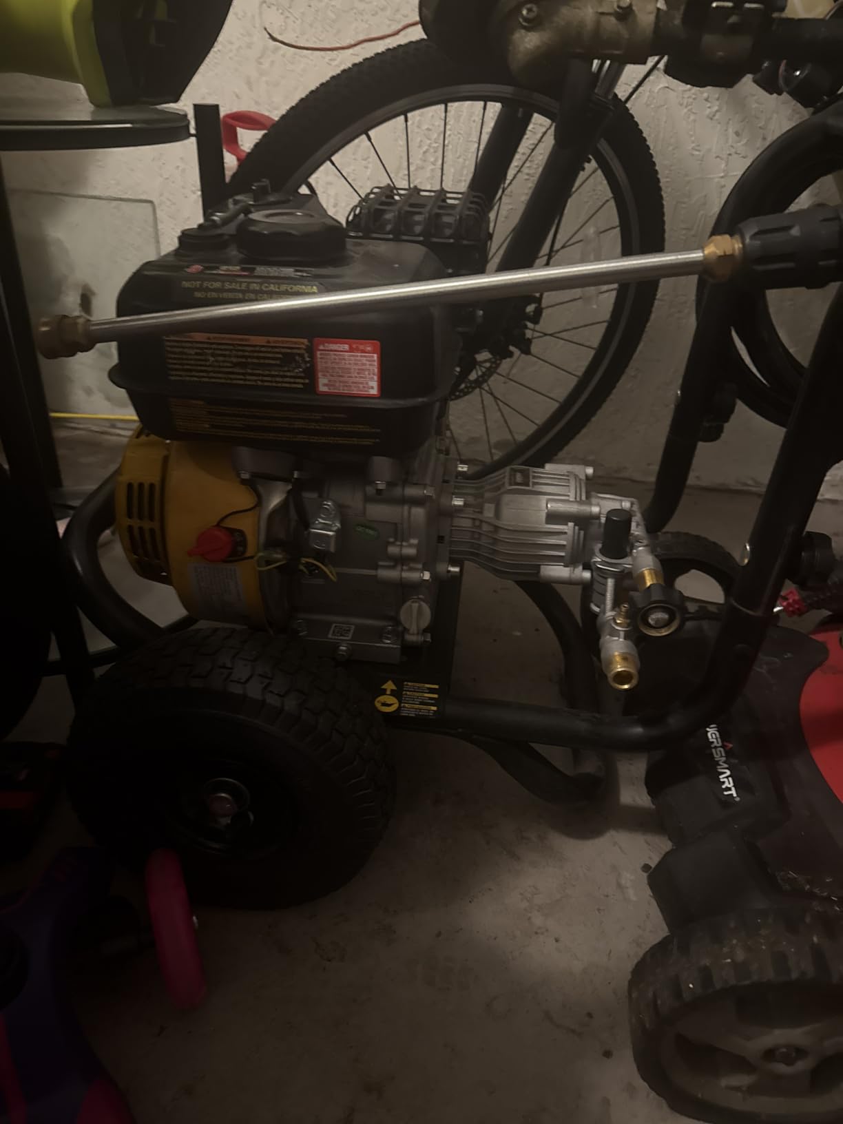 DeWalt 3300 PSI Gas Pressure Washer, 5 Nozzles, Spray Gun, Wand, 25-ft. Hose, DXPW3300-S, 49-State customer photo 1
