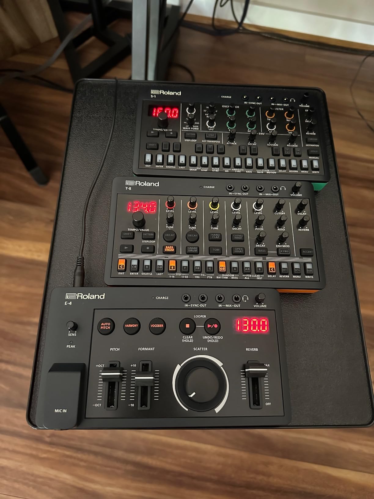 Roland AIRA Compact T-8 BEAT MACHINE | Ultra-Portable Rhythm and Bass Machine with Genuine Roland Sounds | TR-REC Drum Sequencer | Six Rhythm Tracks | Built-in Effects | USB and MIDI Connectivity customer photo 2