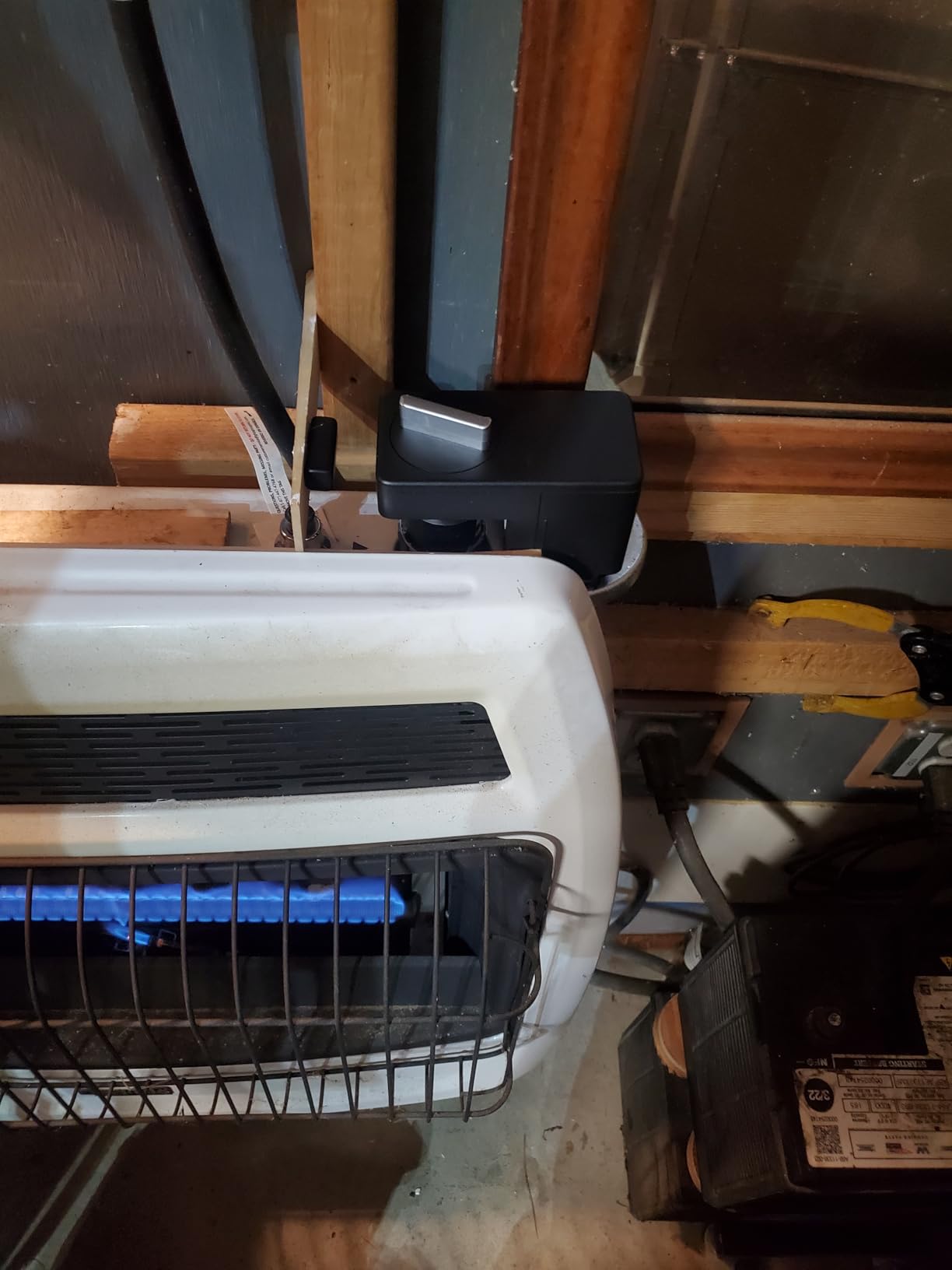 SwitchBot Fingerprint Smart Lock for Existing Deadbolt with Hub - Keyless Entry with Password & NFC Card, Auto-Lock, App Control customer photo 1