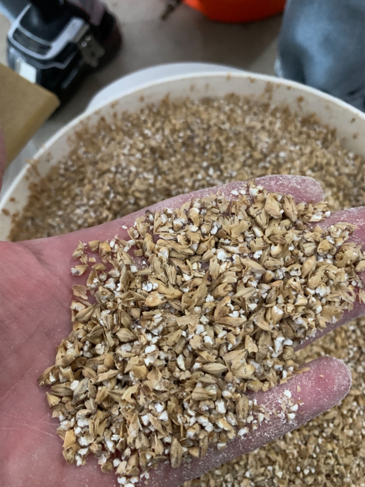 Mrbrew Malt Mill Homebrew Grain Crusher Manual Metal Grain Mill Stainless Steel Grinder Mill with Adjustable 2 Bearing Roller & Crank Handle, Fit Low Speed Electric Drill for Wheat Barley Beer Brewing customer photo 1