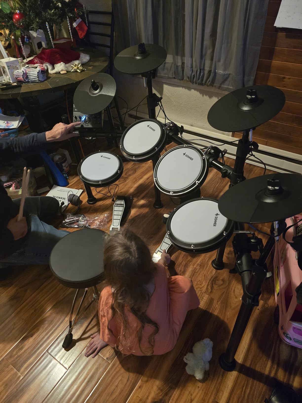 Donner DED-200X Electronic Drum Set, Electric Drum Kit with Quiet Mesh Drum Pads, 2 Cymbals w/Choke, 31 Kits and 450+ Sounds customer photo 2