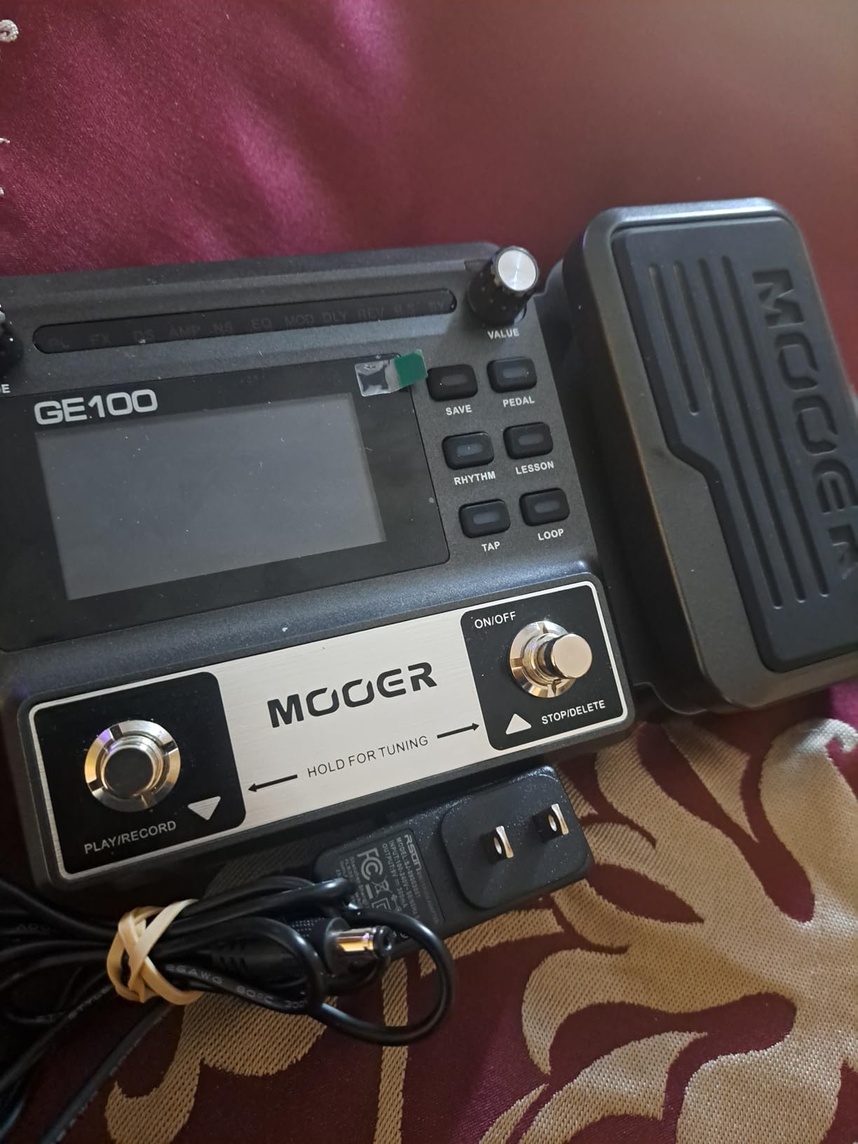 MOOER GE100 Multi-Effects Guitar Pedal with 80 Presets, 66 Effects, Loop and 40 Drum Rythm. Distortion, Expression Volume Wah Pedal, Tap Tempo, Headphone Out, LED Screen, Tuner customer photo 2