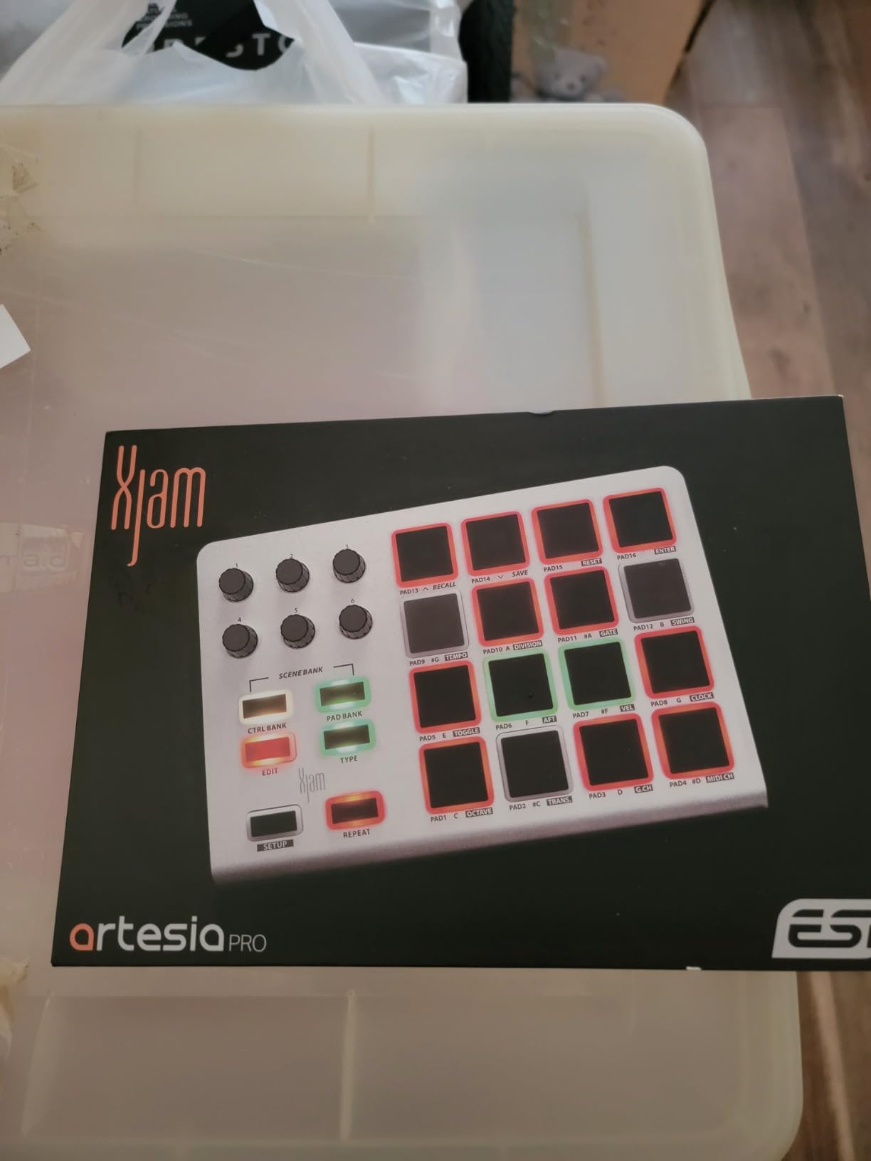 Xjam Professional MIDI Pad Controller - Ultra-Portable Aluminum Frame MIDI Drum Pad with 16 Beat Pads and 6 Assignable Knobs, Beat Machine for Melodic Samples, Plug & Play on iPad, iPhone, Mac, PC customer photo 2