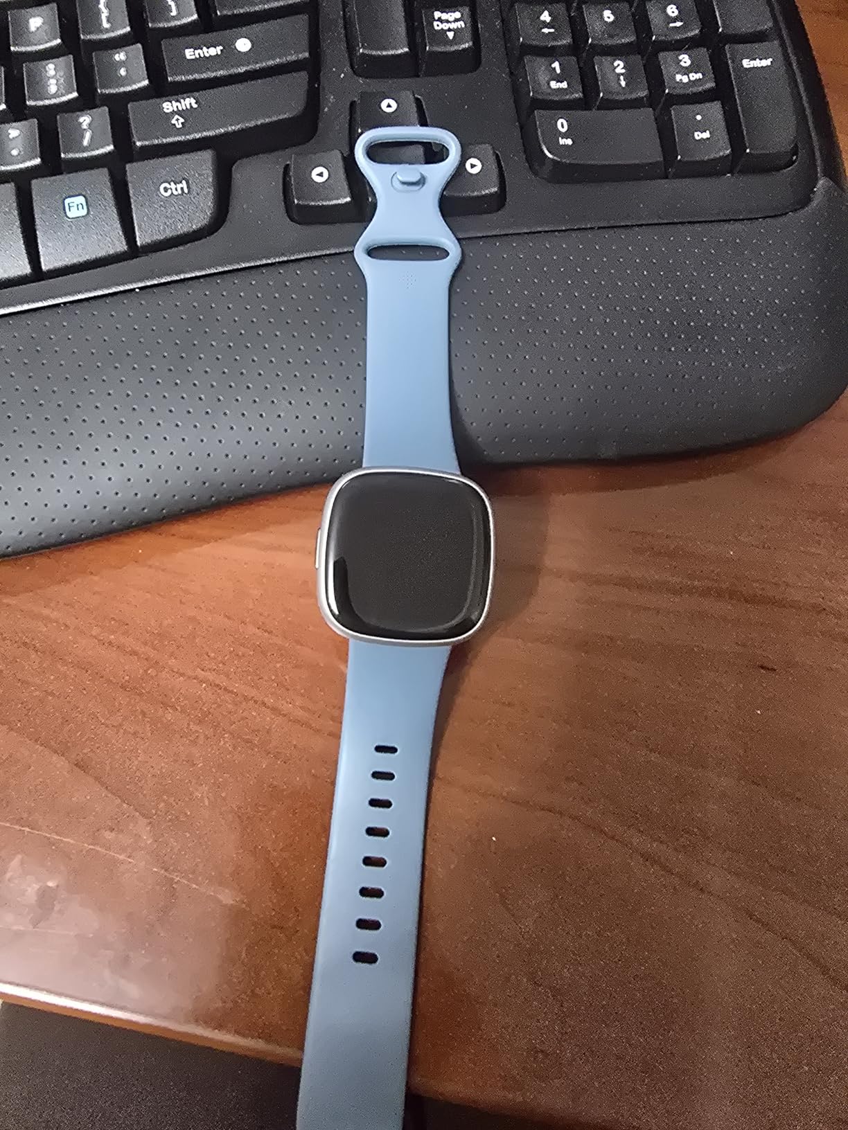 Fitbit Versa 4 Fitness Smartwatch with Daily Readiness, GPS, 24/7 Heart Rate, 40+ Exercise Modes, Sleep Tracking and more, Waterfall Blue/Platinum, One Size (S & L Bands Included) customer photo 2