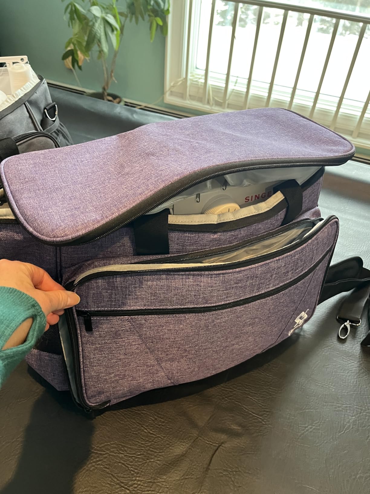 Golkcurx Sewing Machine Case with Removable Padding Pad, Tote Bag for Sewing Machine with Shoulder Strap for Most Standard Singer, Brother, Janome, Purple customer photo 2
