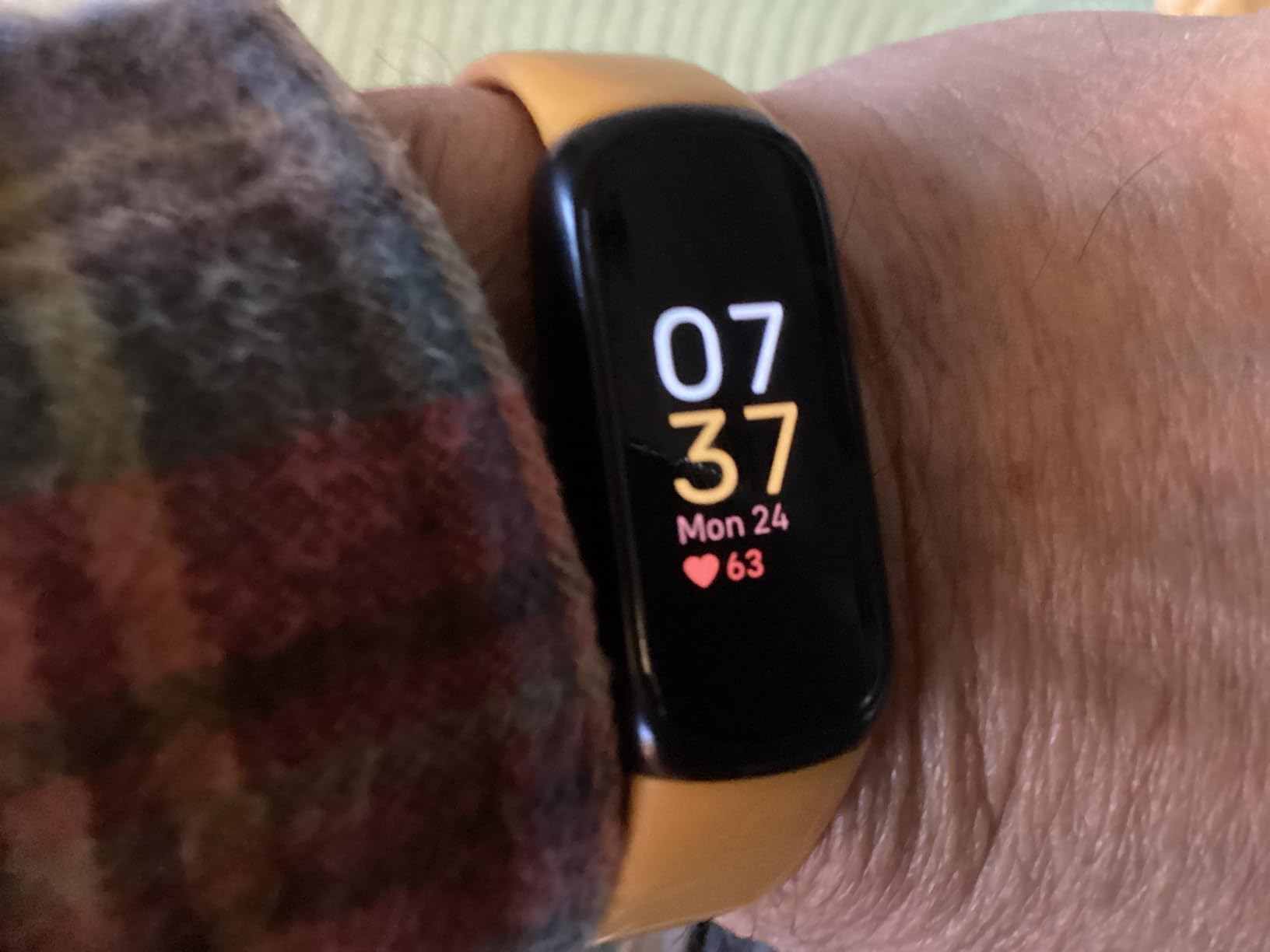 Fitbit Inspire 3 Health &-Fitness-Tracker with Stress Management, Workout Intensity, Sleep Tracking, 24/7 Heart Rate and more, Midnight Zen/Black One Size (S & L Bands Included) customer photo 1