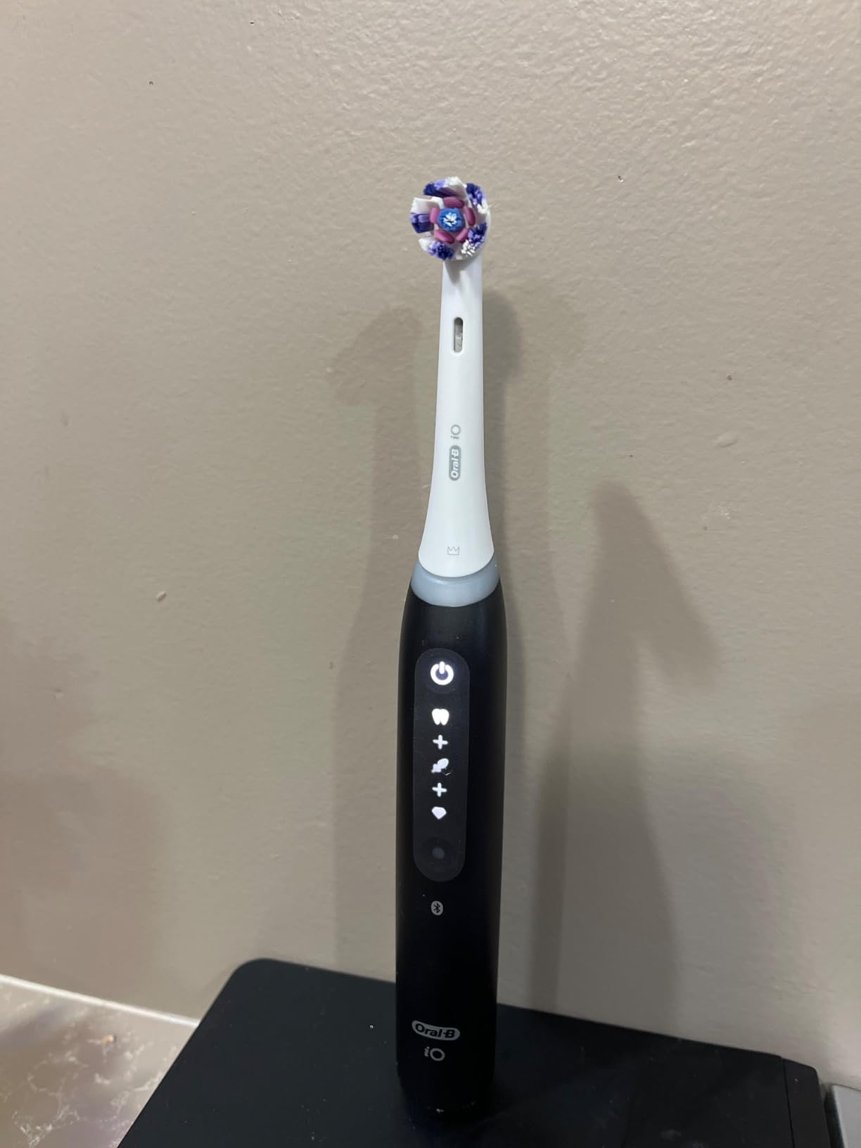 Oral-B iO Deep Clean + Whiten Rechargeable Electric Toothbrush with Visible Pressure Sensor, 2 Minute Timer, 5 Cleaning Settings, 1 iO5 Limited, 3 Toothbrush Heads, Travel Case & Refill Holder, Black customer photo 2