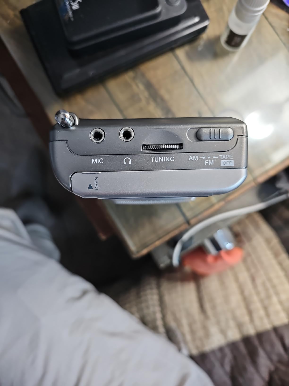 Gracioso Protable Cassette Recorder Player: AM FM Compact Cassette Tape Player with Big Speaker & Earphone Jack, Build in Microphone,Cassette Player Powered by DC or AA Battery customer photo 2