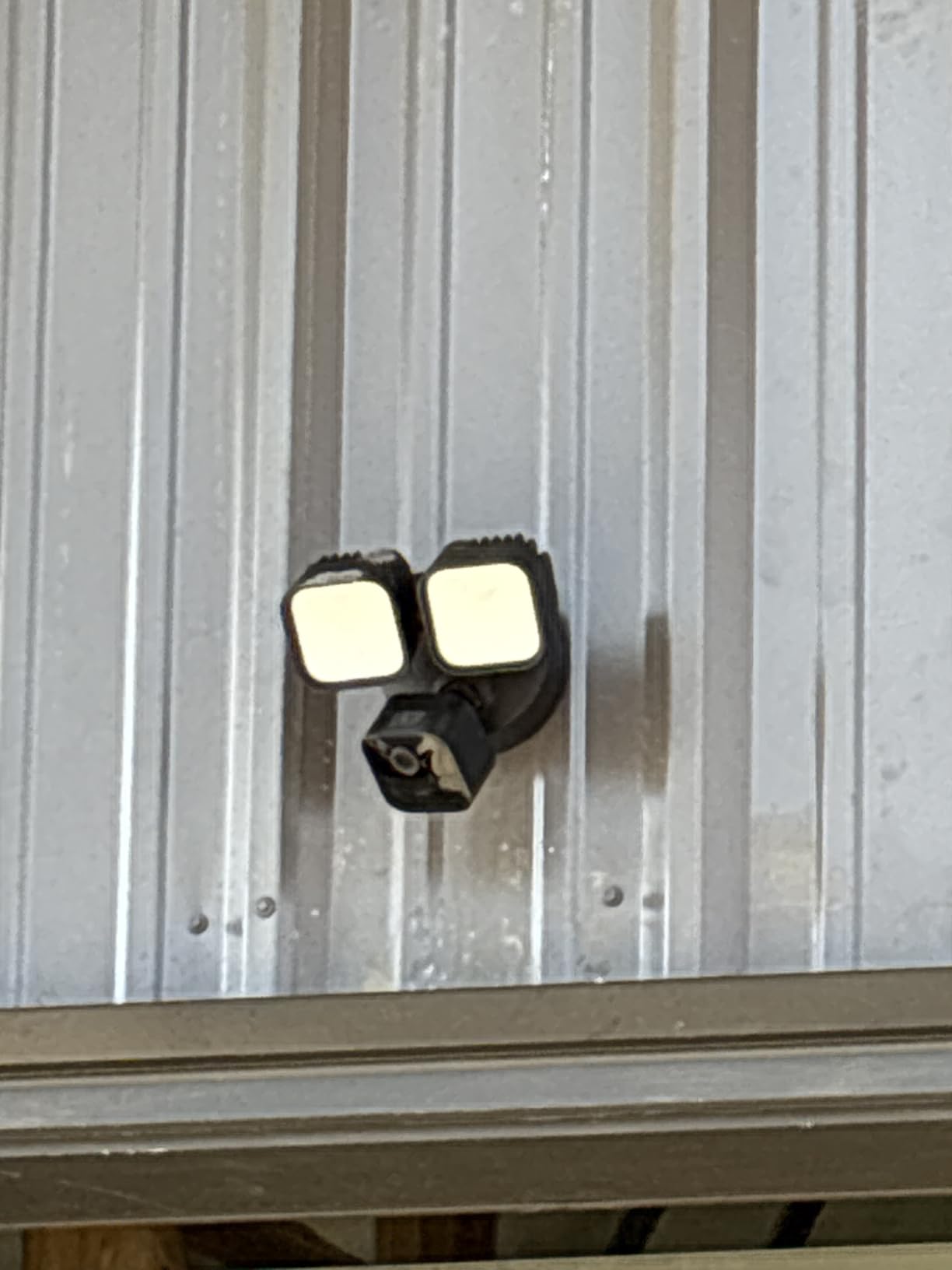 Blink Wired Floodlight Camera, Smart security camera, 2600 lumens, HD live view, enhanced motion detection, built-in siren, Works with Alexa, 1 camera (White) customer photo 2