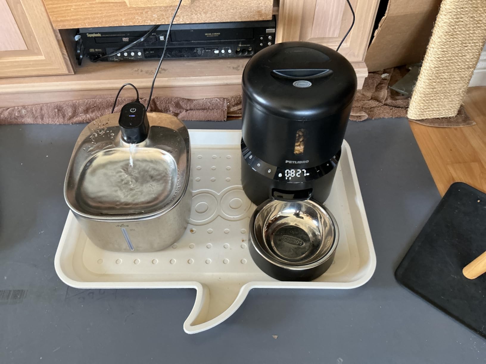 PETLIBRO Automatic Cat Feeder with Camera, 1080P HD Video with Night Vision, 5G WiFi Pet Feeder with 2-Way Audio, Low Food & Blockage Sensor, Motion & Sound Alerts for Cat & Dog Single Tray customer photo 1