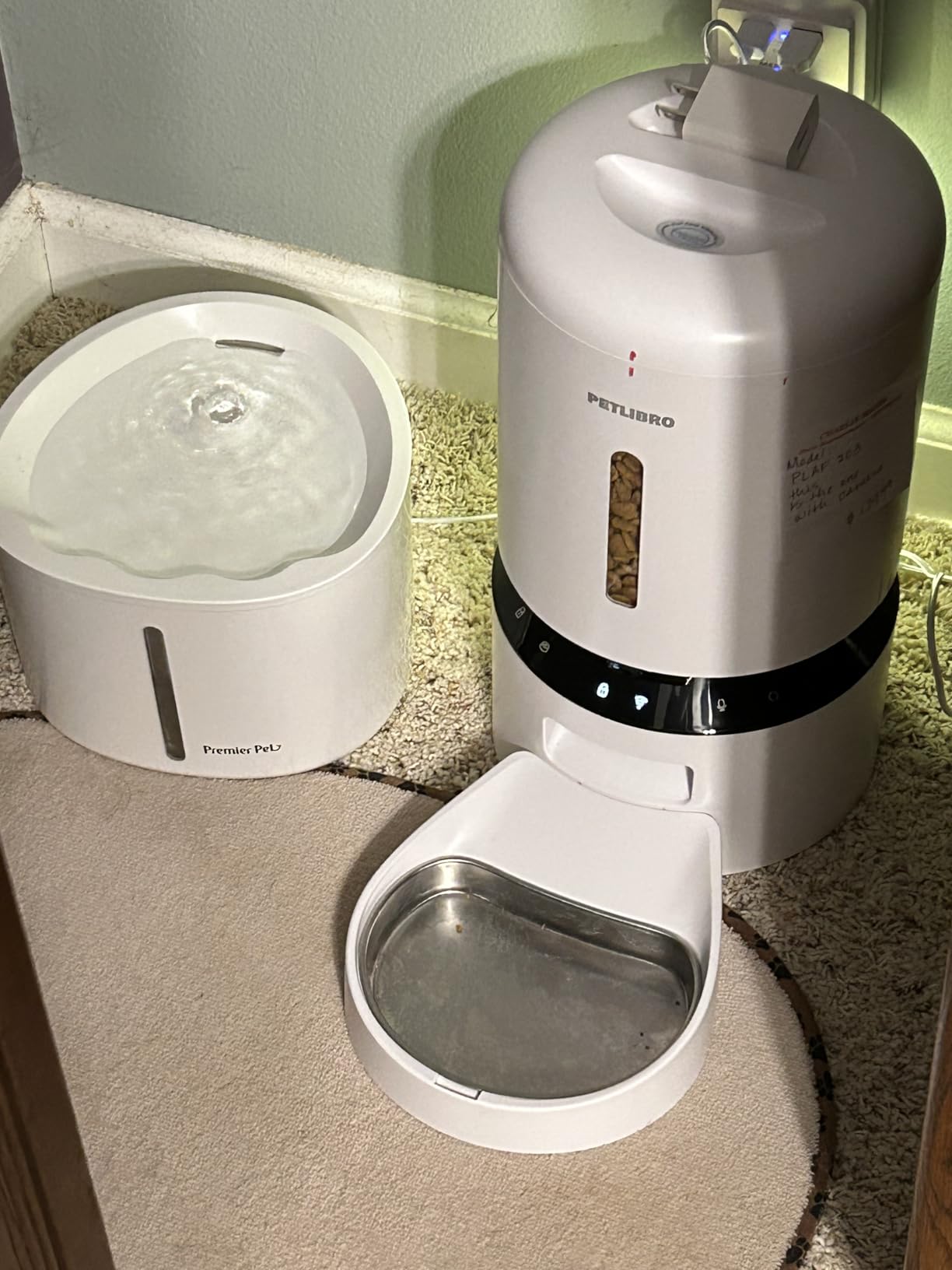 PETLIBRO Automatic Cat Feeder with Camera, 1080P HD Video with Night Vision, 5G WiFi Pet Feeder with 2-Way Audio, Low Food & Blockage Sensor, Motion & Sound Alerts for Cat & Dog Single Tray customer photo 2