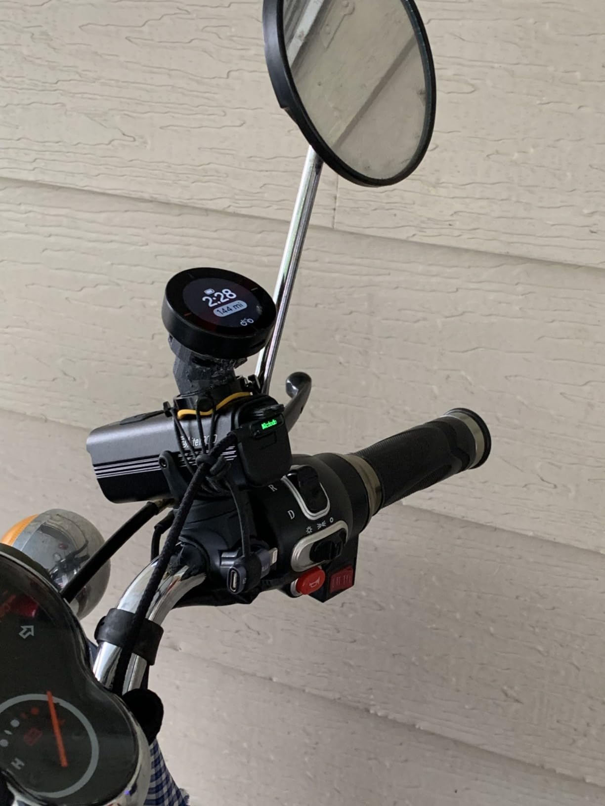 Beeline Velo 2 Bike GPS Computer - Wireless Global Navigation Map, Weatherproof, 11+ Hours Battery Life, Glove Friendly customer photo 1