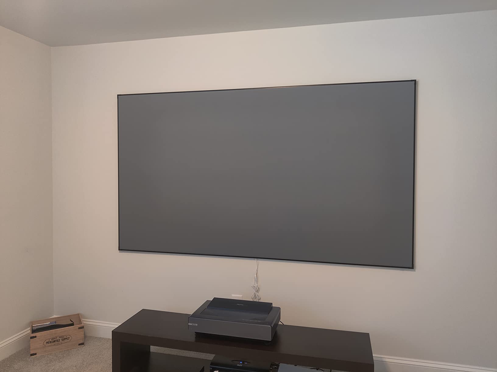 Projector Screen, Paris Rhône 100