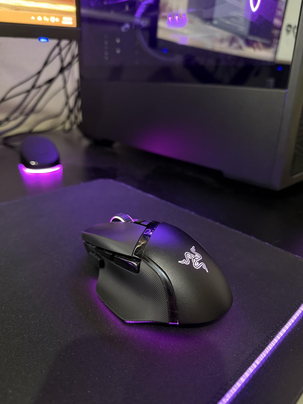 Razer Basilisk V3 Pro Wireless Gaming Mouse: HyperScroll Tilt Wheel - 30K DPI Optical Sensor - Gen-3 Optical Switches - 13-Zone Chroma RGB - 13 Programmable Controls - 3 Connection Modes - Black customer photo 2