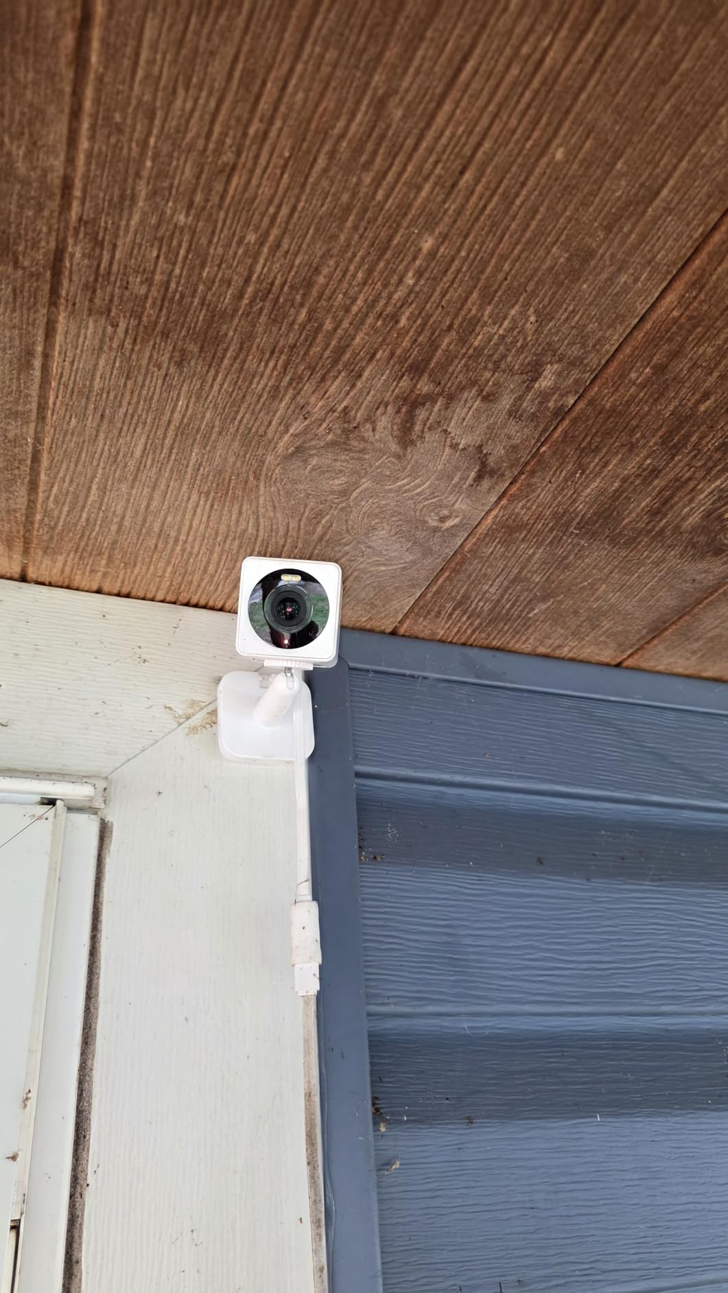 Wyze Cam OG Indoor/Outdoor 1080p Wi-Fi Smart Home Security Camera with Color Night Vision, Built-in Spotlight, Motion Detection, 2-Way Audio, Compatible with Alexa & Google, White, Free Expert Setup customer photo 1