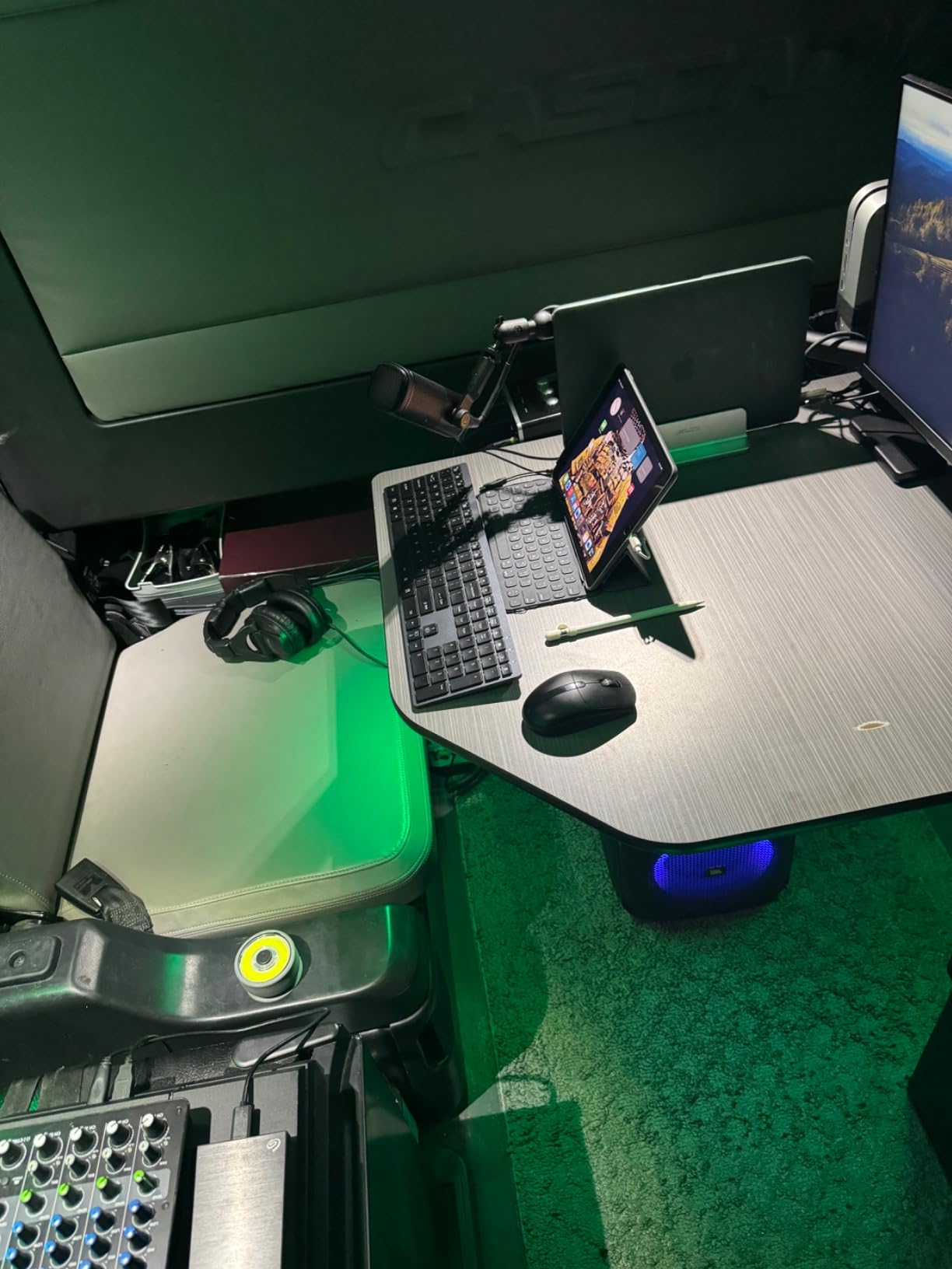 Elgato Wave DX - Dynamic XLR Microphone, Cardioid pattern, Noise Rejection, speech optimised for Podcasting, Streaming, Broadcasting, No Signal Booster Required, works with any Interface, for Mac, PC customer photo 1