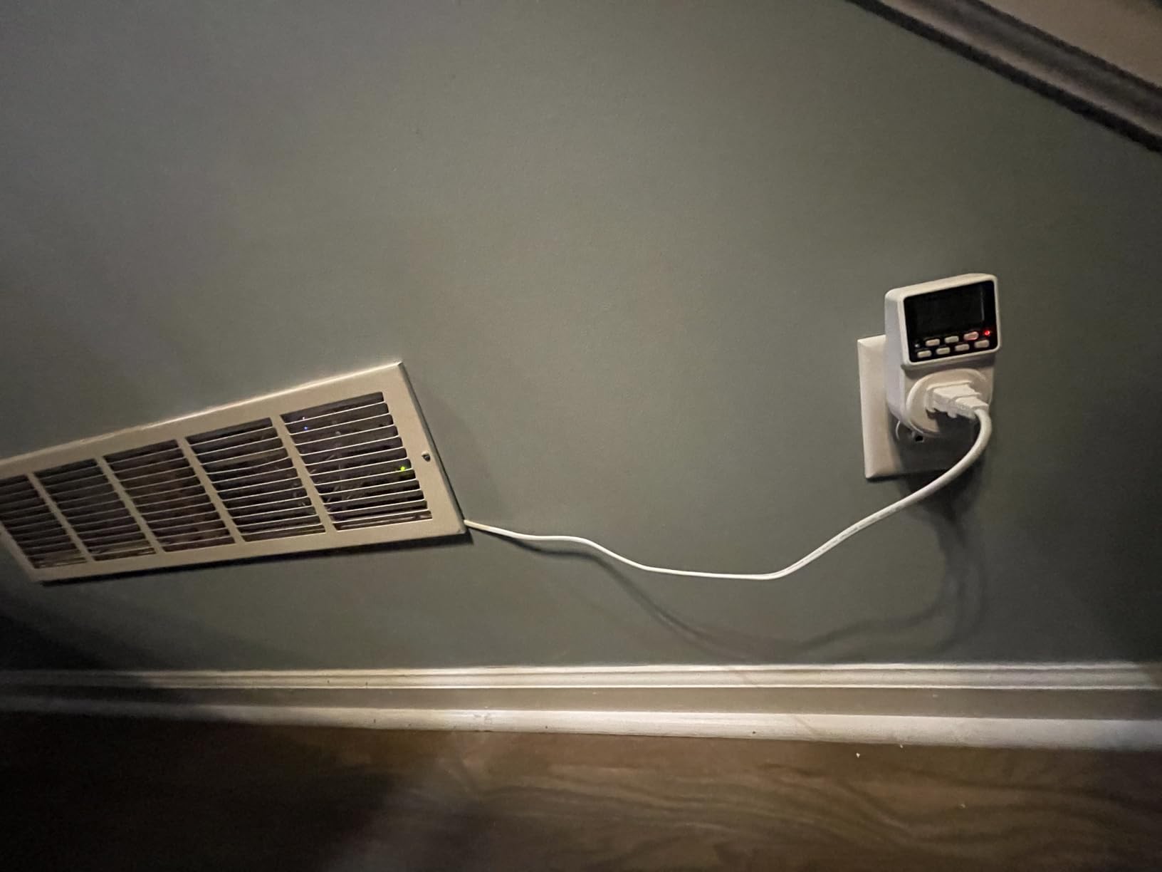 Motion-Activated LED Stair Lighting Kit with Daylight Sensor SSL-5616, Supports up to 16 Steps x 40