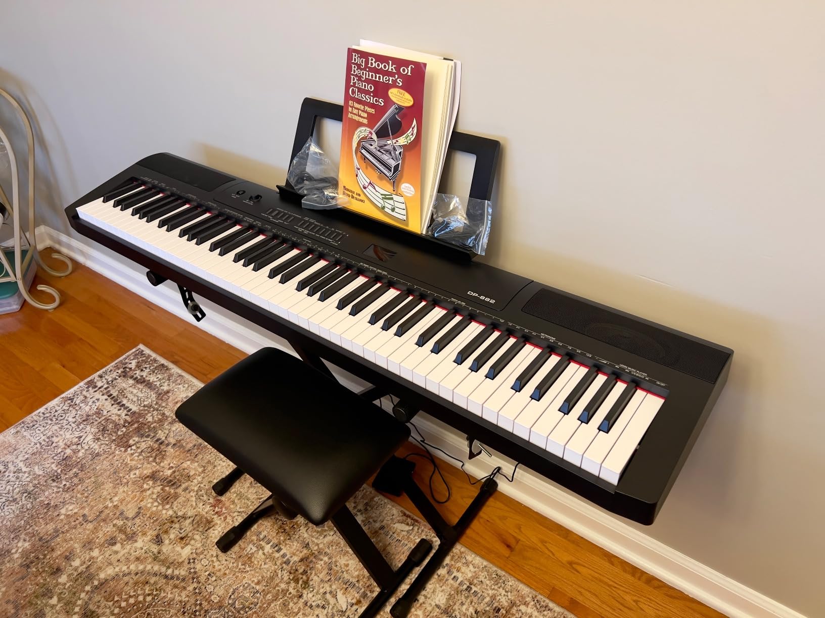 Amazon Basics 88-Key Semi-Weighted Digital Piano, Electric Keyboard with Sustain Pedal, Power Supply, 2 Speakers, Lesson Mode, Recording, USB Connectivity, Black customer photo 1