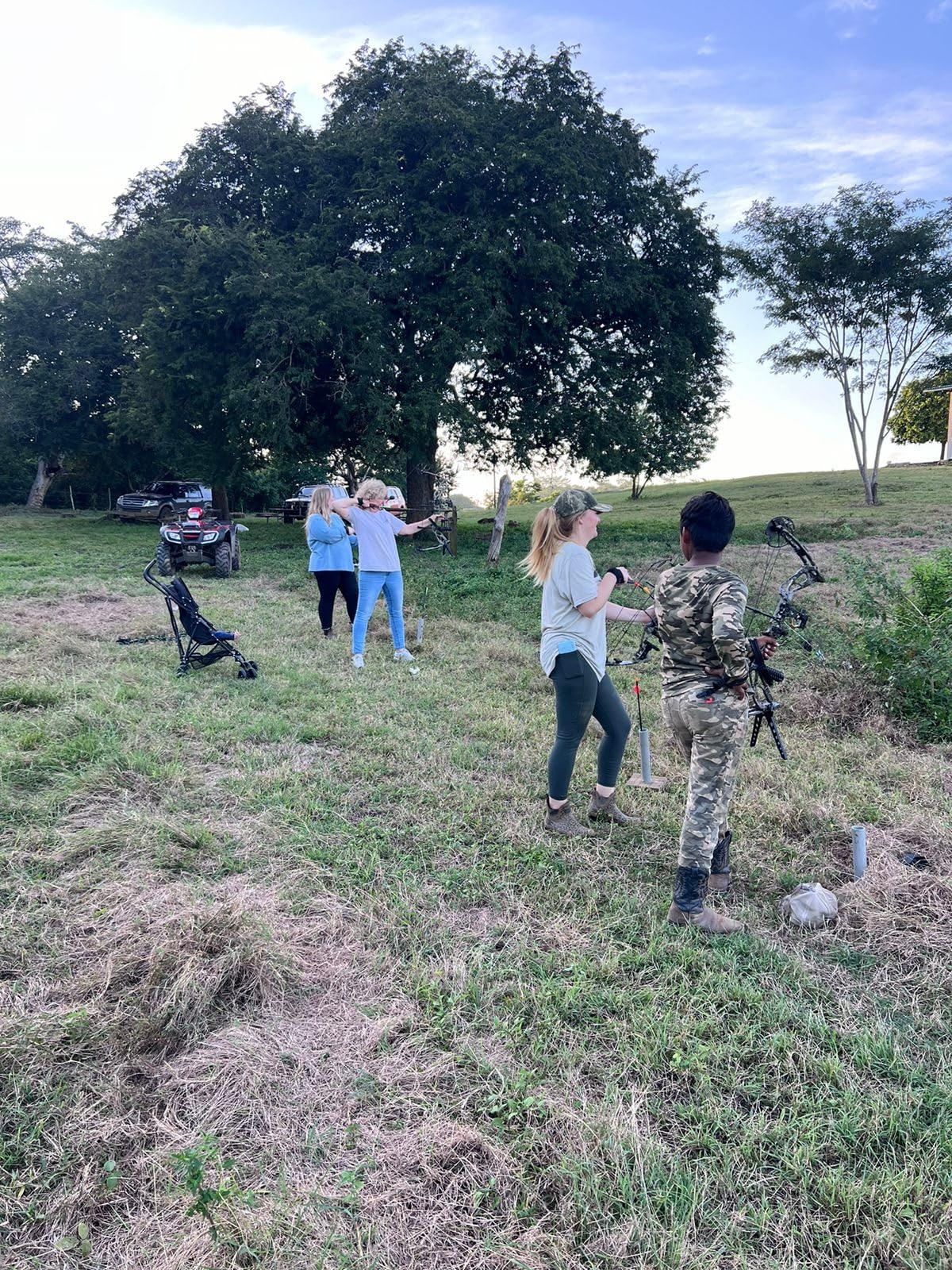 Compound Bow Kit, Hunting and Target, Limb Made in USA, Draw Weight 30-70 lbs Adjustable, Draw Length 19-30.5, up to IBO 320FPS Speed, Package with Archery Hunting Accessories customer photo 1