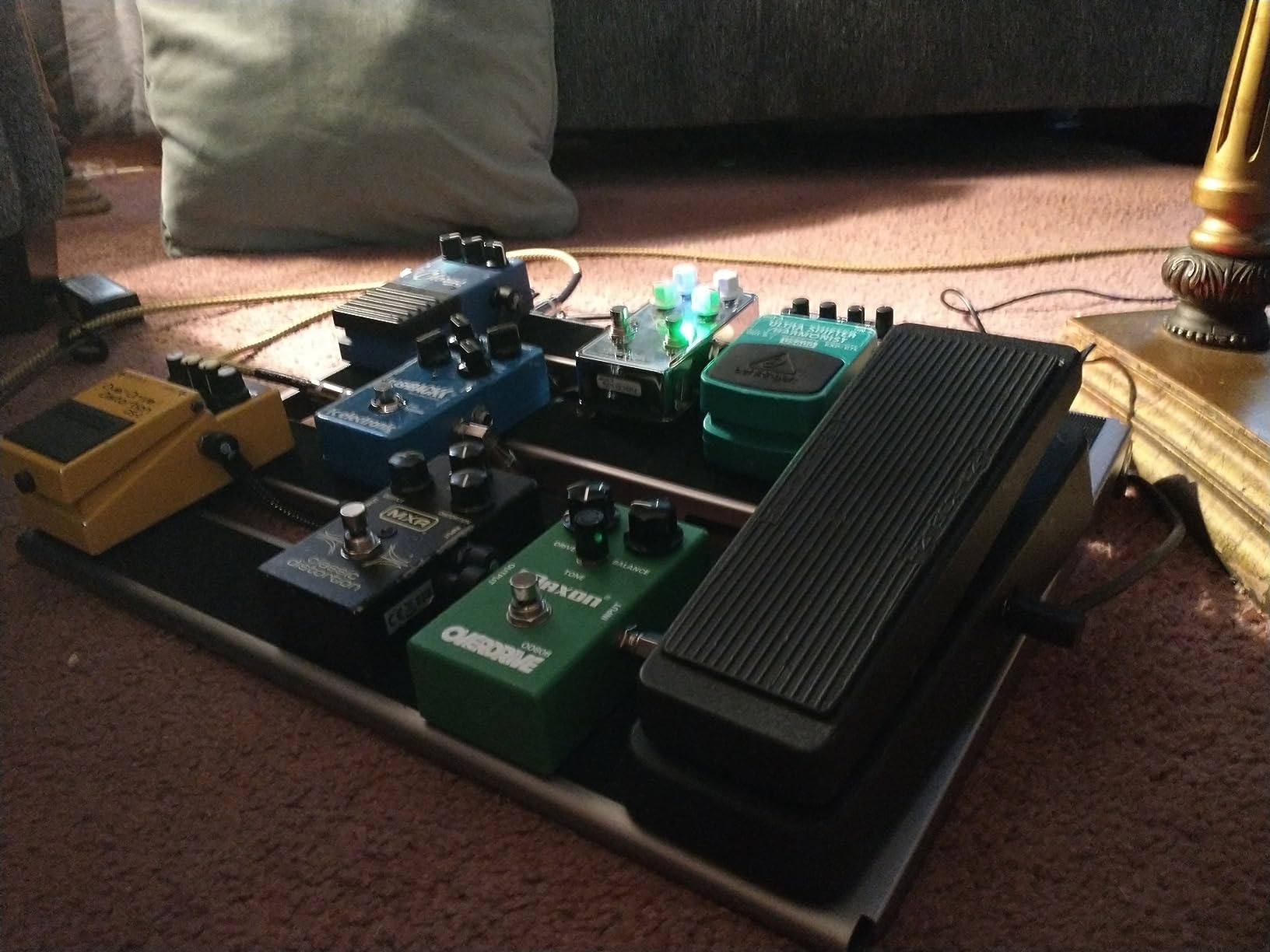 Vangoa Guitar Pedal Board with Built-in Isolated Power Supply, VPPD-S Aluminum Small Portable Folding Powered Guitar Pedalboard with Carry Bag, 2.8lb, Gray customer photo 2