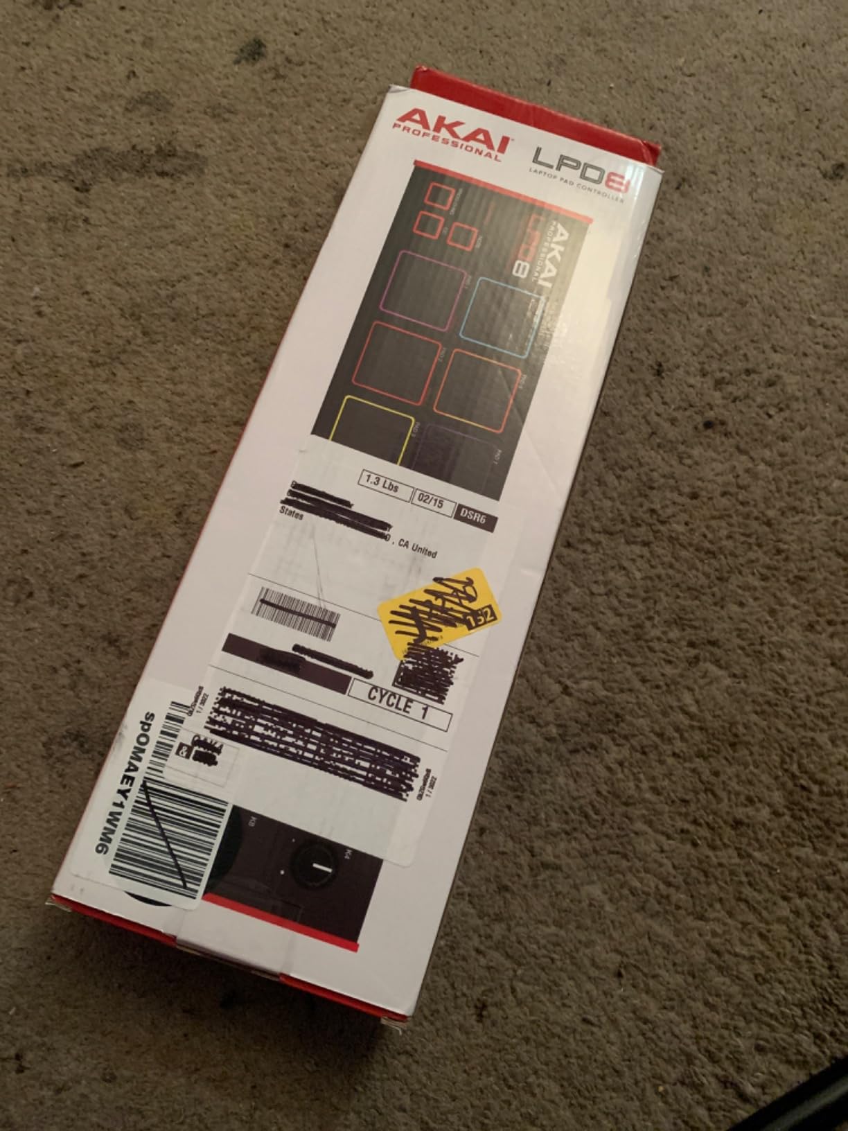 Akai Professional LPD8 - USB MIDI Controller with 8 Responsive RGB MPC Drum Pads for Mac and PC, 8 Assignable Knobs and Music Production Software customer photo 2