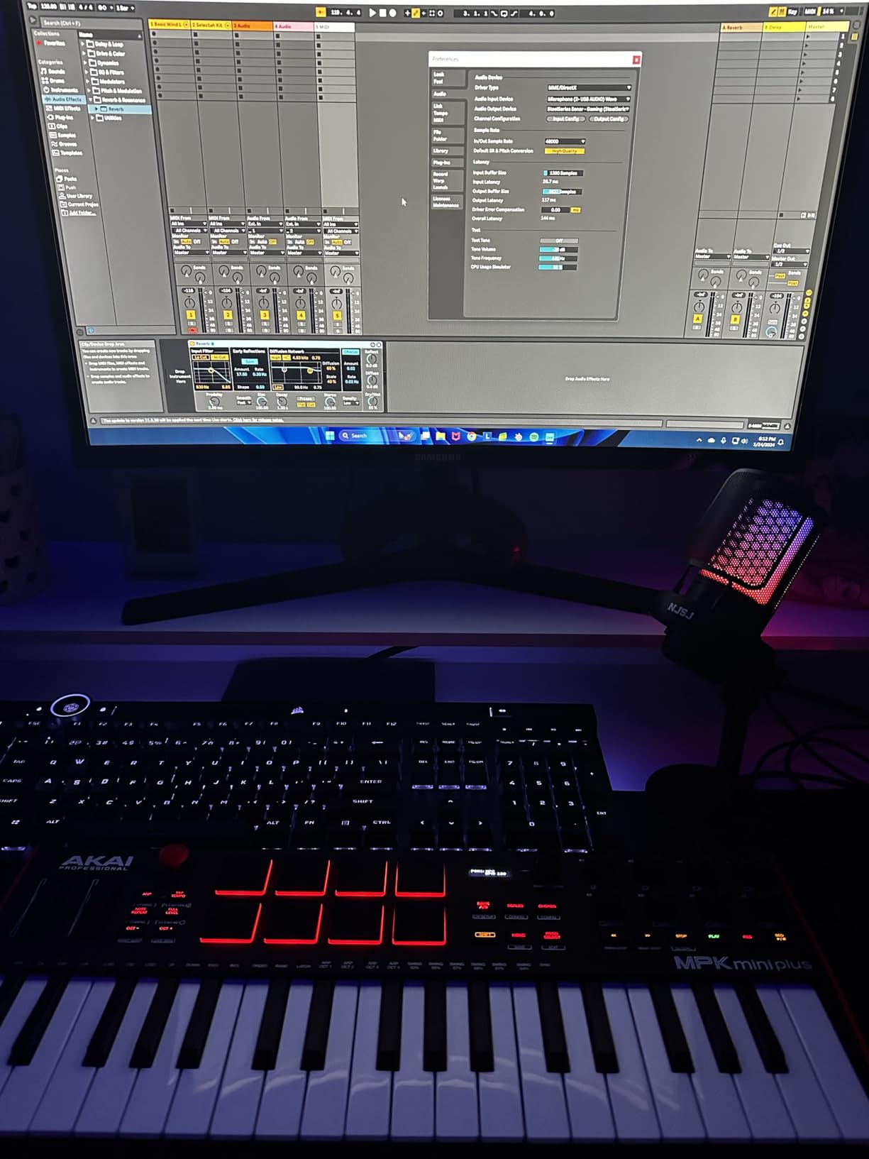 Akai Professional MPK Mini Plus - USB MIDI Keyboard Controller with 37 Mini Keys, 8 MPC Pads, Sequencer, MIDI/CV/Gate I/O, Music Production Software and Native Instruments Sound Package customer photo 1