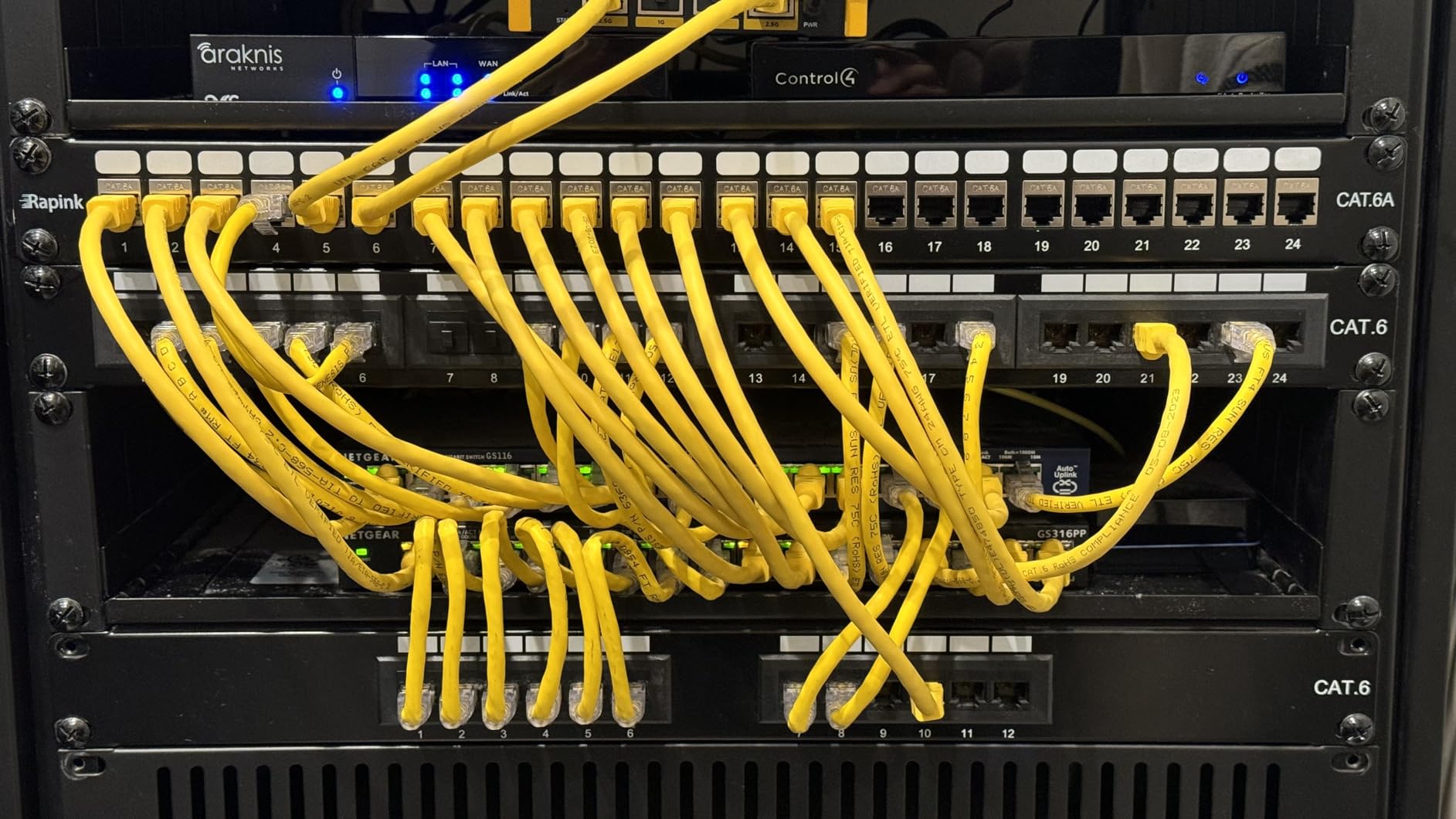 Rapink Patch Panel 48 Port Cat6A with Inline Keystone 10G Support, Coupler Patch Panel STP Shielded 19-Inch with Removable Back Bar, 1U Network Panel for Cat7, Cat6, Cat6A, Cat5e customer photo 1