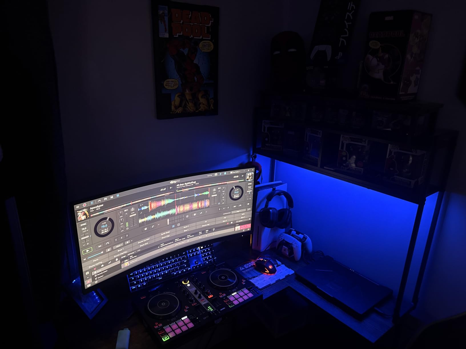 Hercules DJControl Inpulse 300 MK2 USB DJ Controller - Beginner DJ Set, 2-Deck Mixer with Built-In Sound Card, 16 Pads, Serato DJ Lite & DJUCED Software Included customer photo 2