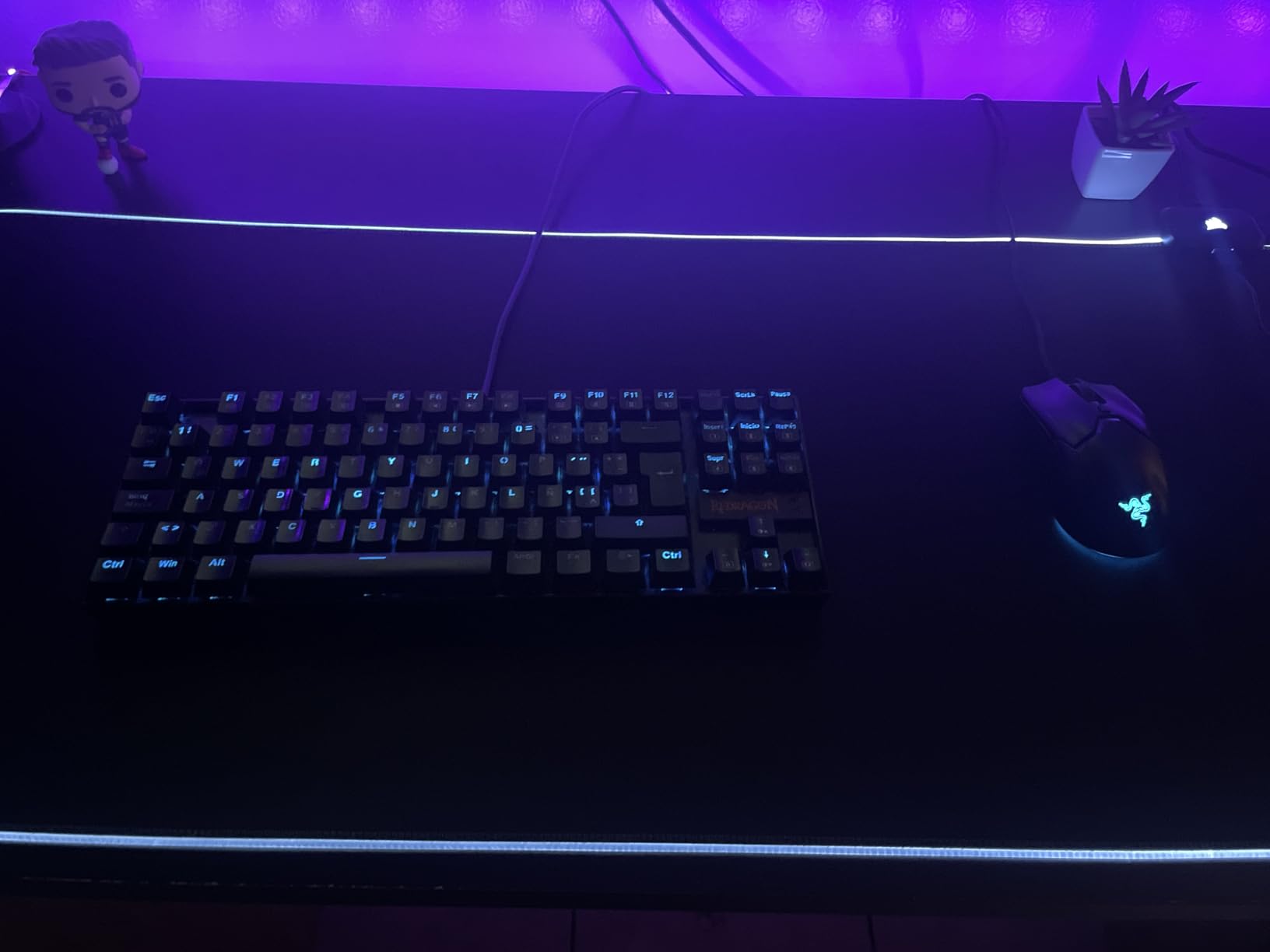 Corsair MM700 RGB Extended 3XL Cloth Gaming Mouse Pad Desk Mat - Massive 1220mm x 610mm (48 x 24) Cloth Surface, 360 Degree Three-Zone RGB Lighting, Two USB Ports - Black customer photo 1