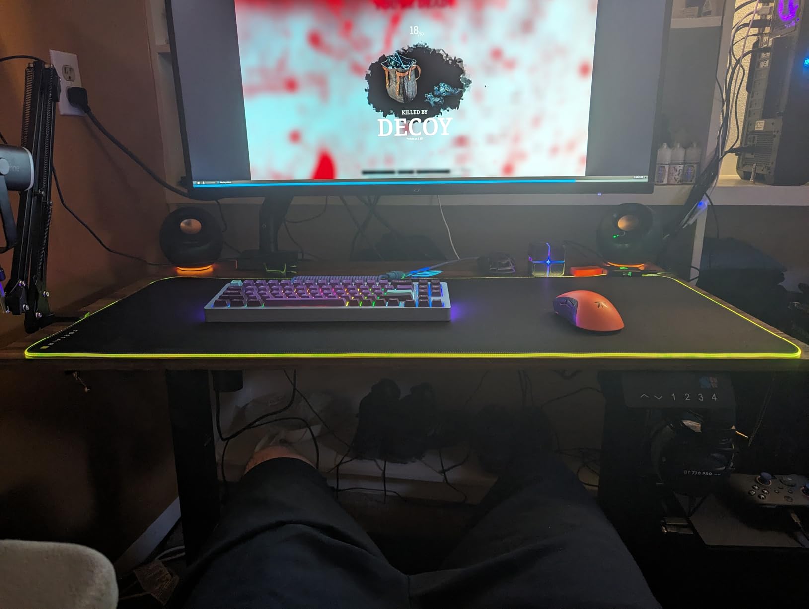 Corsair MM700 RGB Extended 3XL Cloth Gaming Mouse Pad Desk Mat - Massive 1220mm x 610mm (48 x 24) Cloth Surface, 360 Degree Three-Zone RGB Lighting, Two USB Ports - Black customer photo 2
