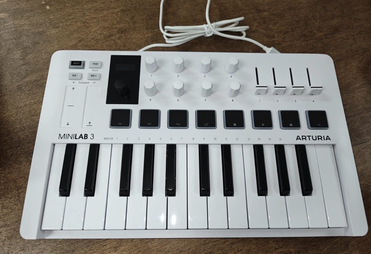 Arturia MiniLab 3 - Universal MIDI Controller for Music Production, with All-in-One Software Package - 25 Keys, 8 Multi-Color Pads - White customer photo 2