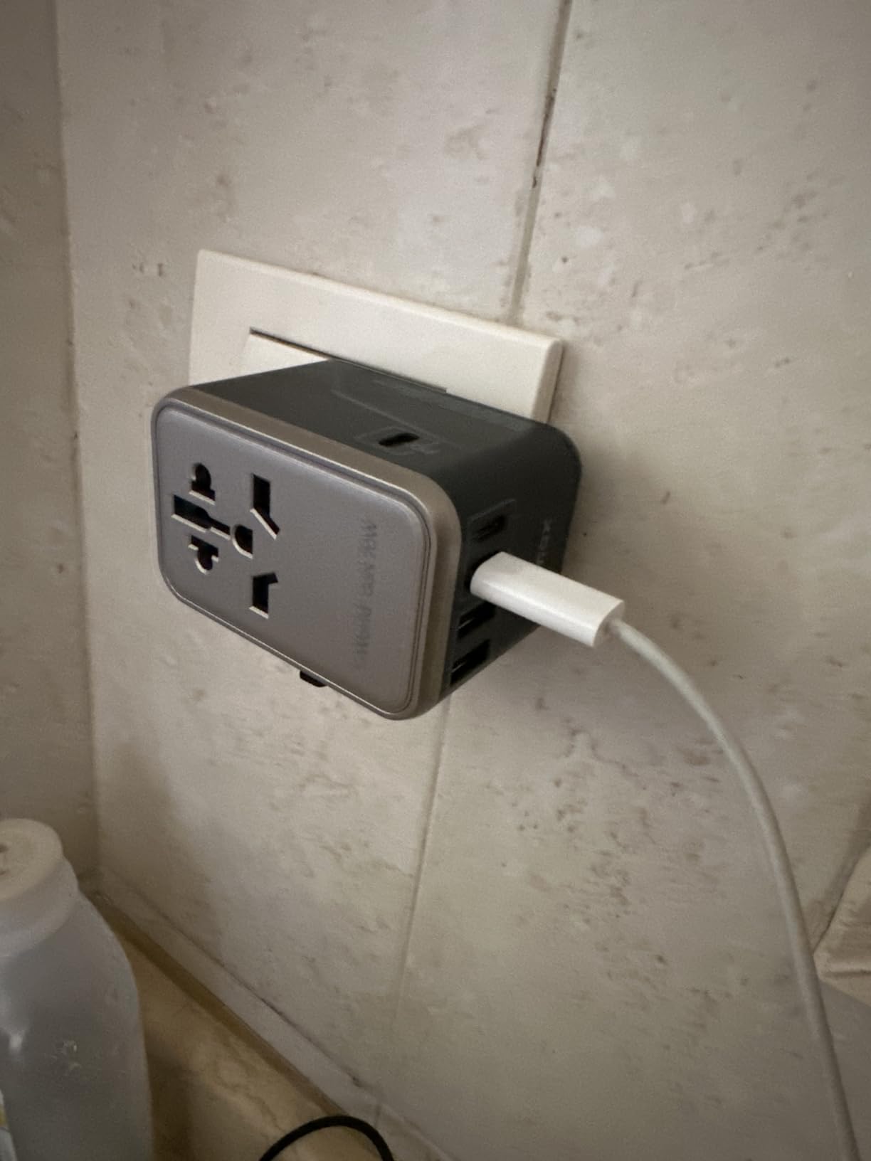 MOMAX Universal Travel Adapter 70W GaN, 3 USB-C PD & 2 USB-A QC, International Power Adapter Outlet, 6-in-1 Wall Charger for Laptop, Phone, European Travel Plug Adapter for UK/US/AUS/JP customer photo 1