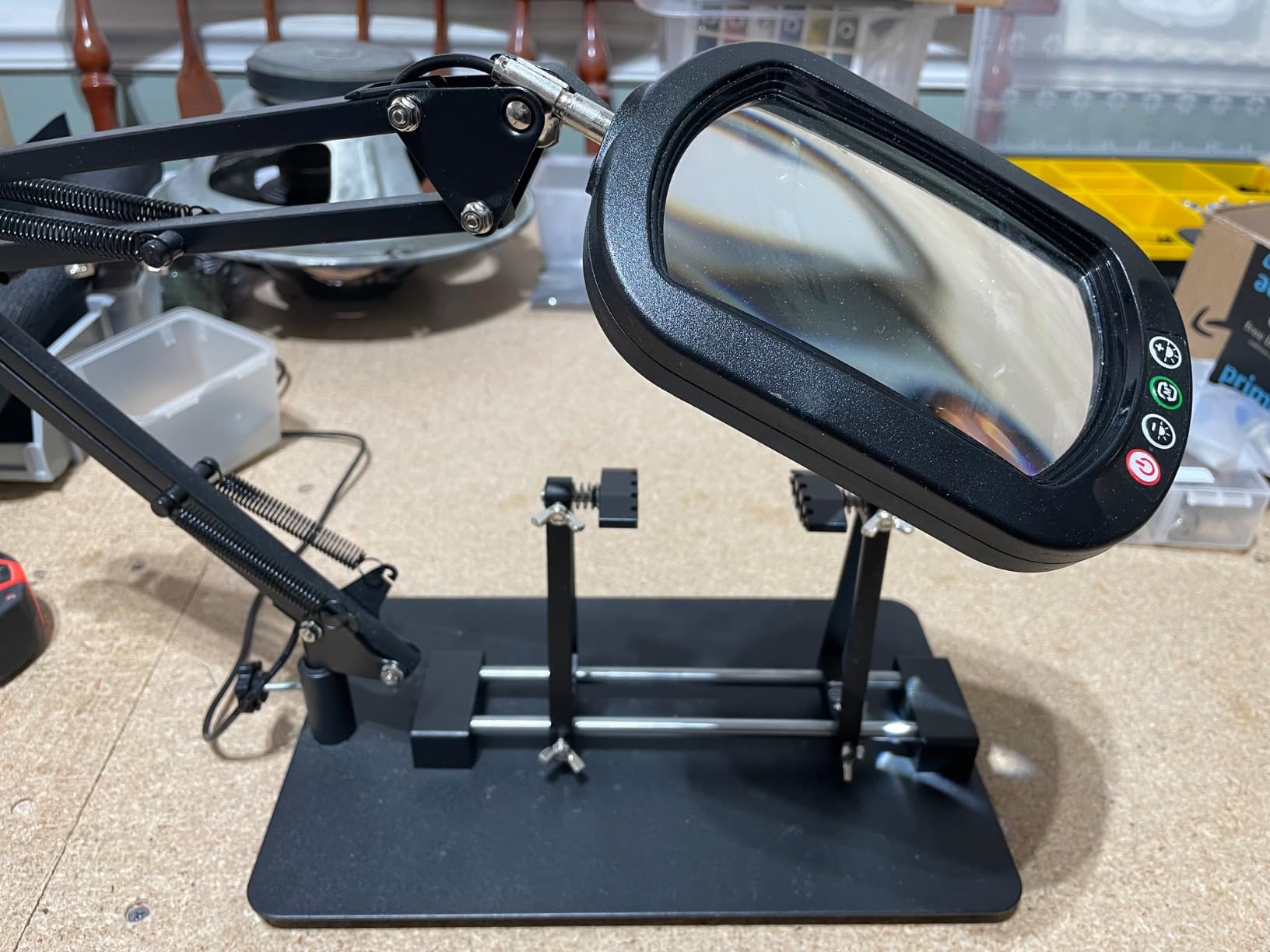 SainSmart Magnetic Adjustable Circuit Board Holder, 360 Degrees Rotated, Soldering Helping Hand for Clamping PCB, Desoldering, and Soldering DIY Working Station, ESD Safe customer photo 1