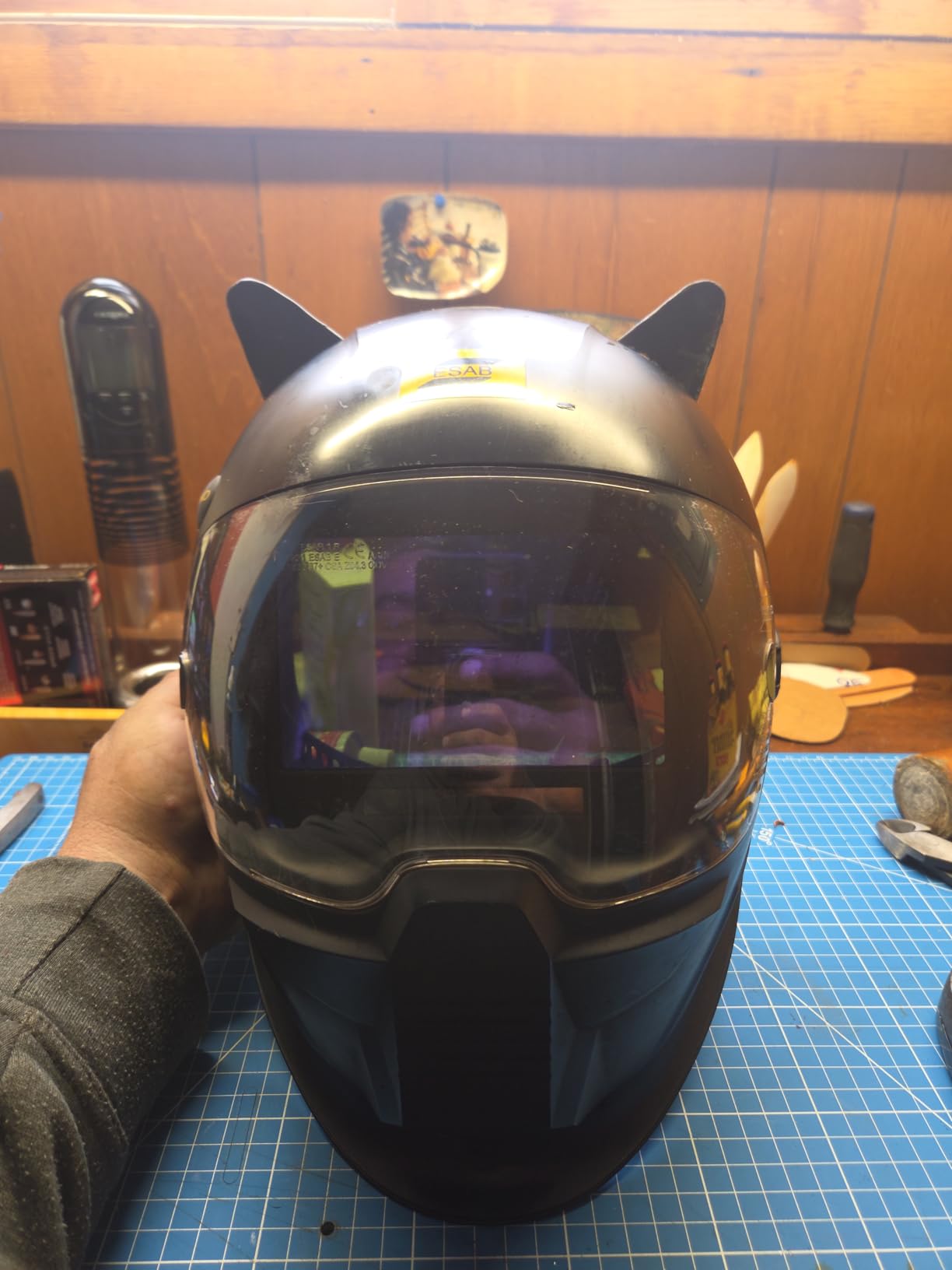 ESAB Sentinel A60 Auto Darkening Welding Helmet, Black Low-Profile Design, Large Viewing Area 4.65 in x 2.80 in customer photo 1