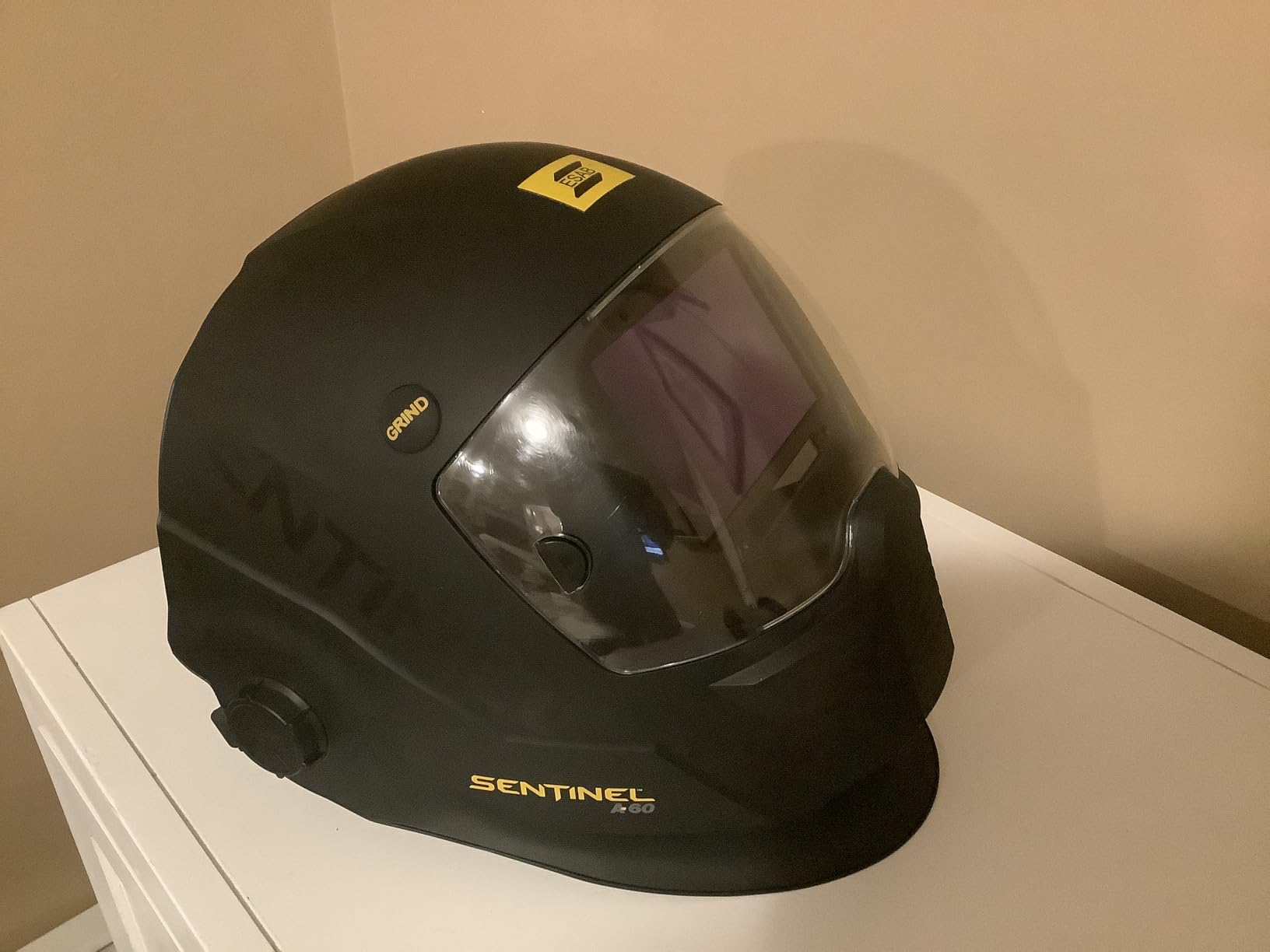 ESAB Sentinel A60 Auto Darkening Welding Helmet, Black Low-Profile Design, Large Viewing Area 4.65 in x 2.80 in customer photo 2