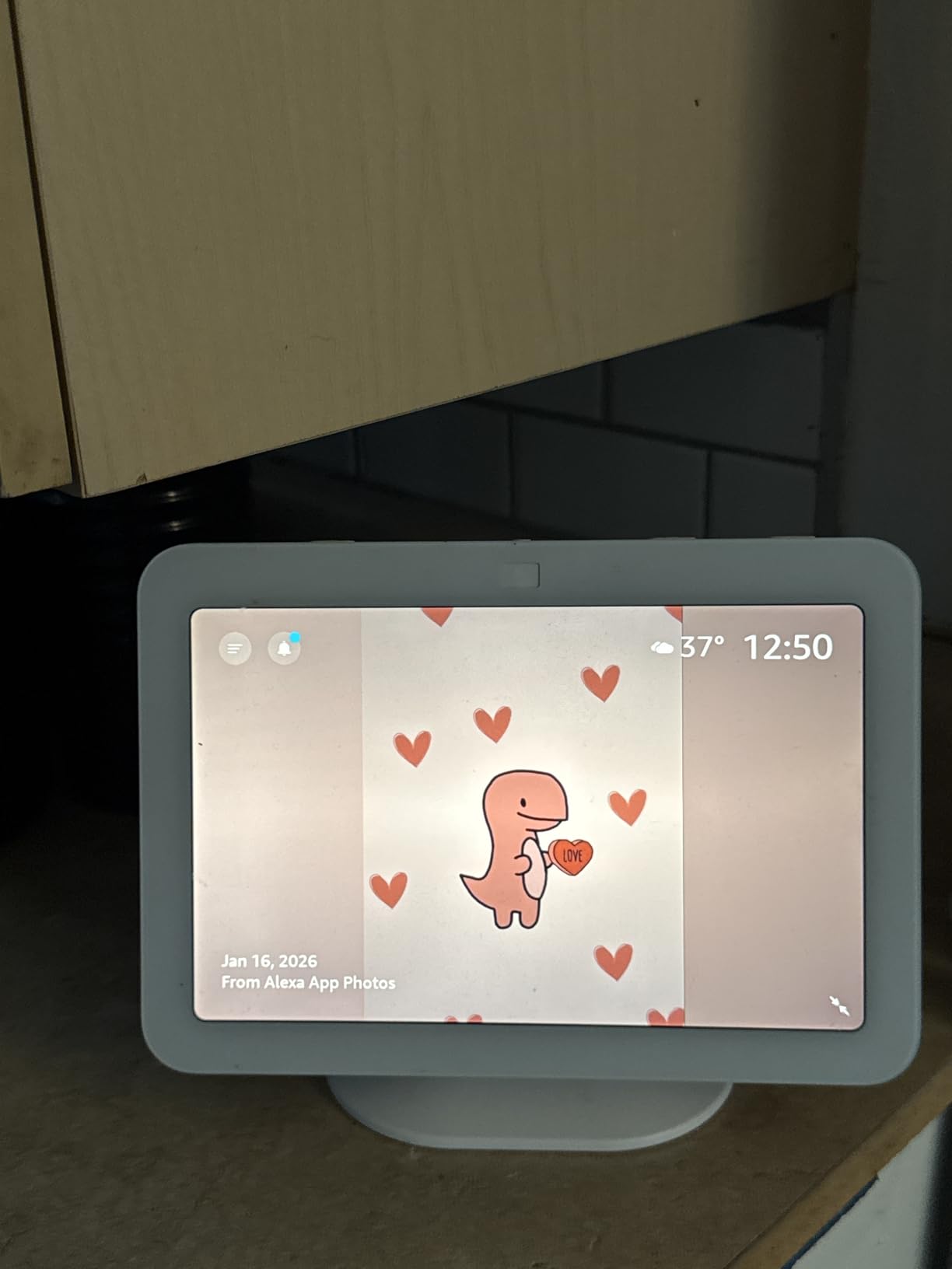 Amazon Echo Show 8, With Spatial Audio, Smart Home Hub, ideal for open living spaces, Designed for Alexa+, Charcoal customer photo 2