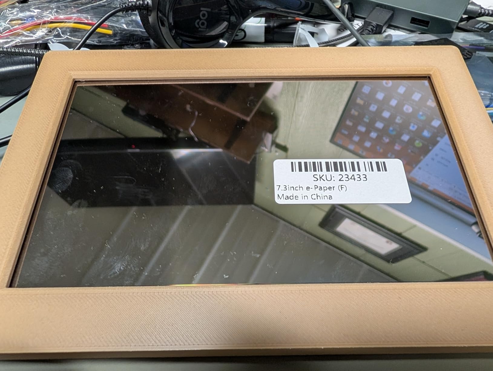 Waveshare 7.3inch ACeP 7-Color E-Paper E-Ink Display Module, Compatible with Raspberry Pi 4B/3B+/3A+ /3B /2B/1B+/1A+/Zero 2 W/Zero W/Zero, 800x480 Pixels, SPI Communication customer photo 1