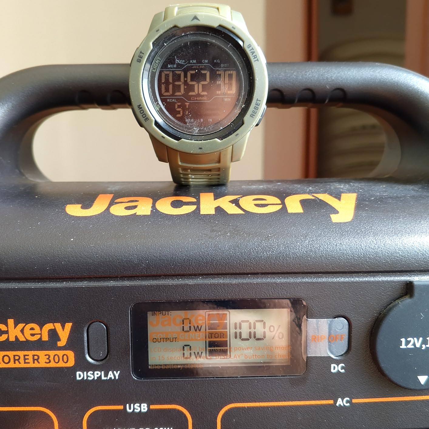 Jackery Solar Generator 300, 293Wh Backup Lithium Battery with 1XSolar Panel SolarSaga 100W Air, 110V/300W Pure Sine Wave AC Outlet for RV Outdoors Camping Travel Blackout customer photo 2