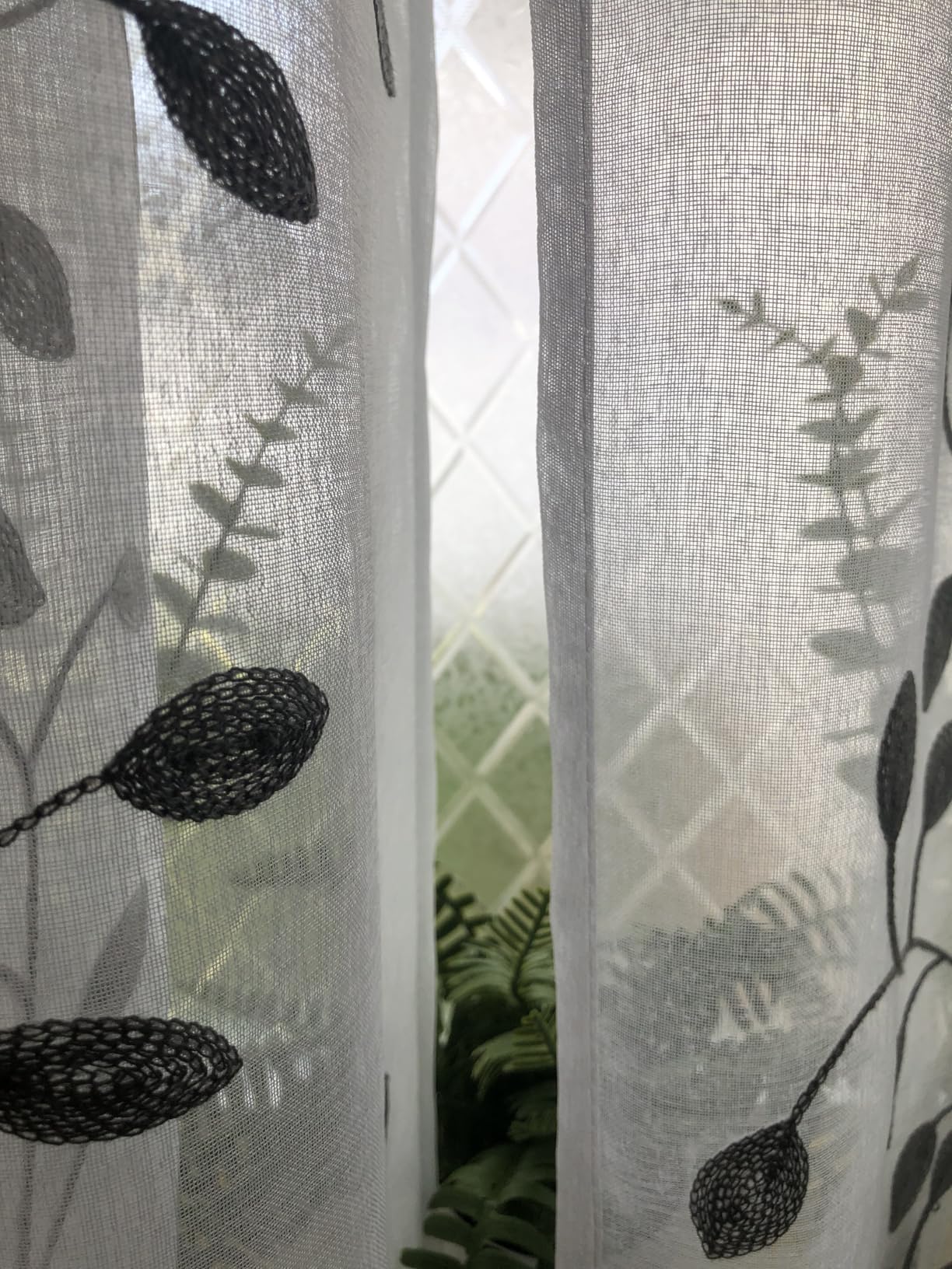 HTVRONT Window Film Kit - 4 Pcs Window Privacy Film Installation Tools, Easy to Apply Glass & Car Windows Tint Kit, Includes Felt Squeegee, Detachable Knife & 1 Extra Blade, 100ML Spray Bottle customer photo 2