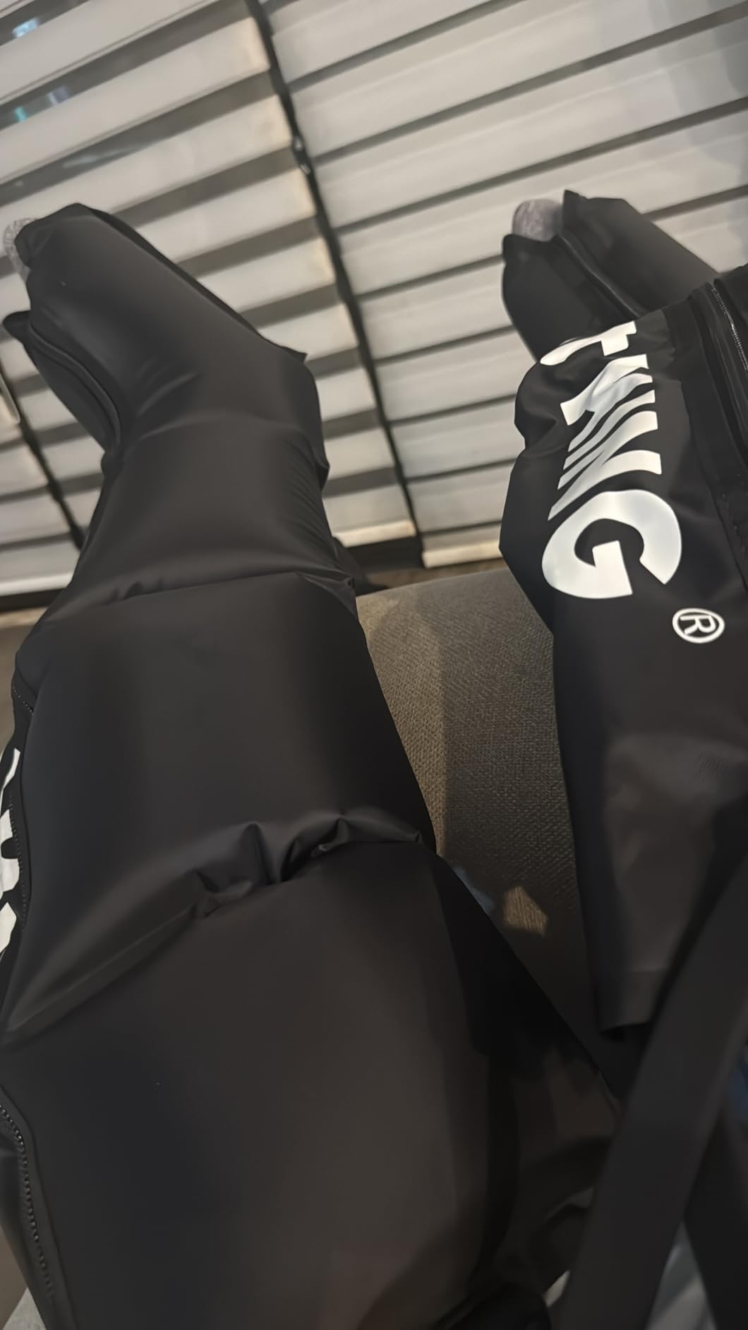 FIT KING Air Compression Recovery System, Dynamic Pressure for Circulation Improvement and Fast Recovery, Sequential Massage Boots for Athletes (Large) customer photo 1