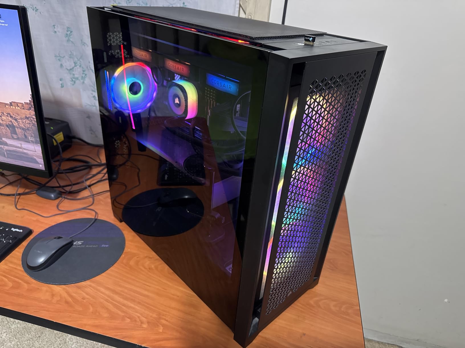 Corsair RM850x SHIFT Fully Modular ATX Power Supply - 80 PLUS Gold - ATX 3.1 - PCIe 5.1 - Zero RPM - Modular Side Interface - Black customer photo 1