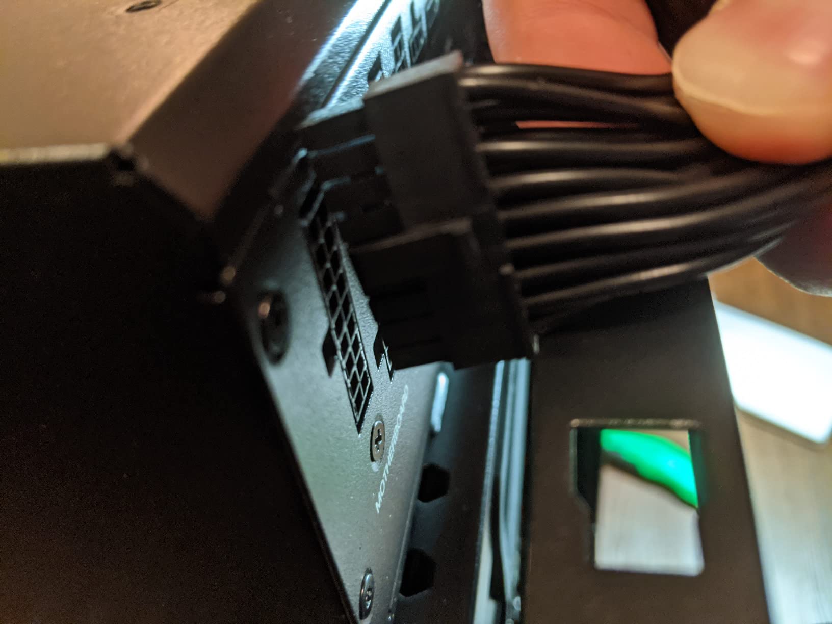 Corsair RM850x SHIFT Fully Modular ATX Power Supply - 80 PLUS Gold - ATX 3.1 - PCIe 5.1 - Zero RPM - Modular Side Interface - Black customer photo 2