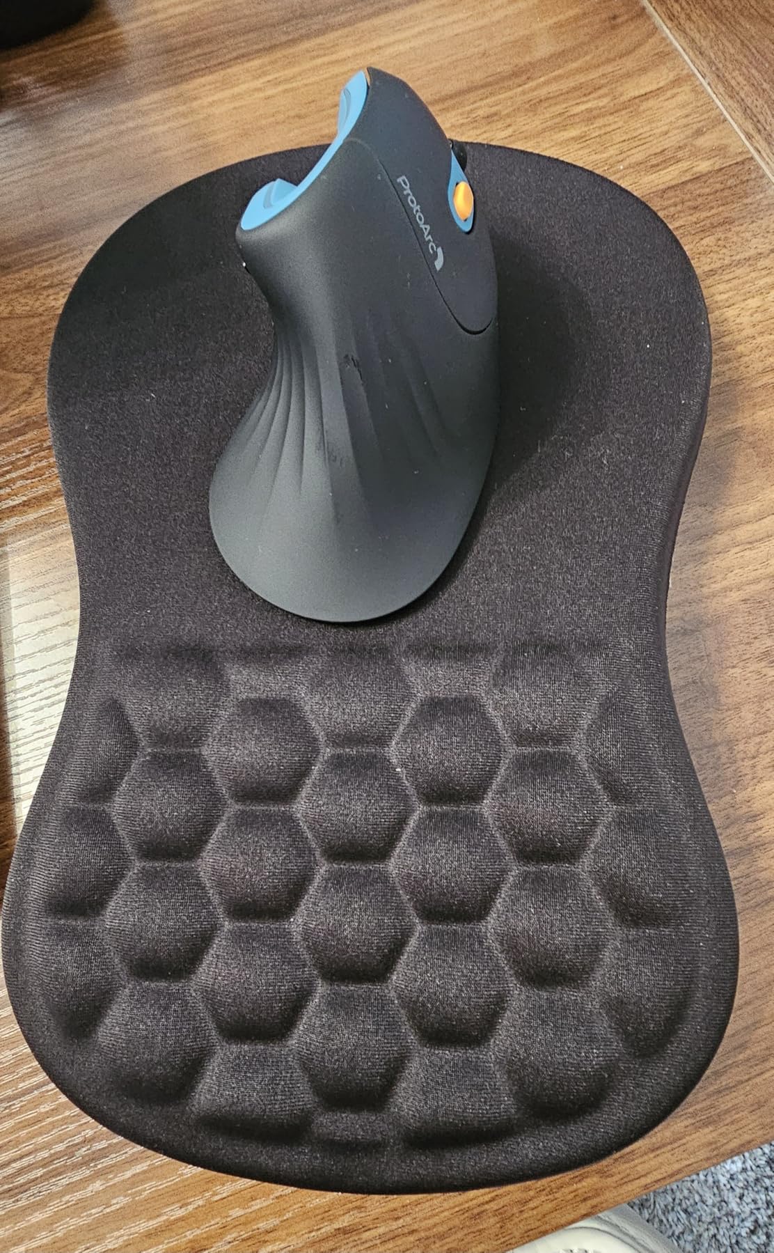 Hokafenle Ergonomic Mouse Pad Wrist Support with Massage Design, Wrist Rest Pain Relief Mousepad with Memory Foam&Non-Slip PU Base, Mouse Pads for Wireless Mouse & Desk (12x8 inch,Black) customer photo 2