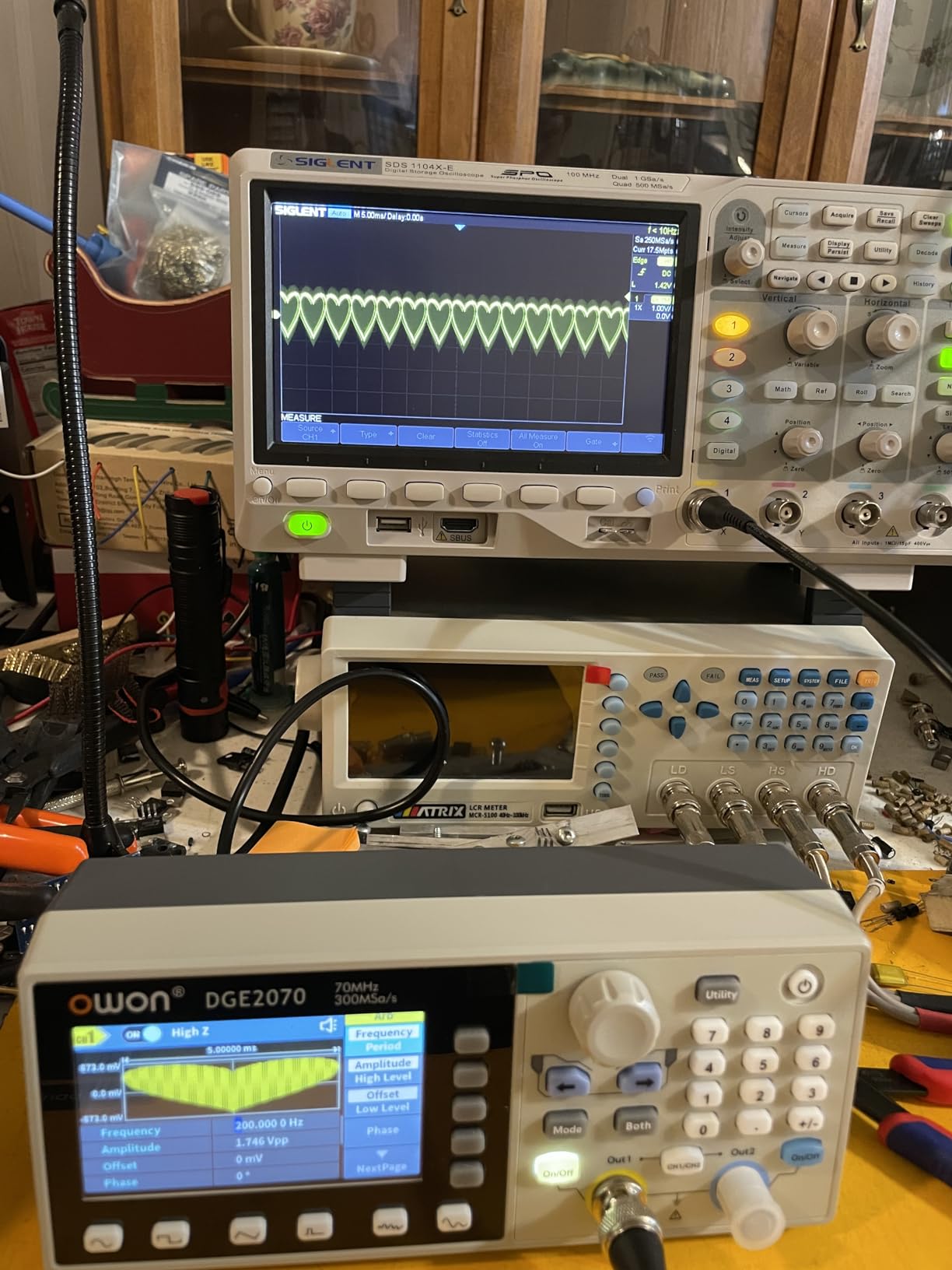 Signal Generator DGE2070 Arbitrary Waveform Generator, 70 MHz Generators Dual Channel 300MS/s Sample Rate 14 Bits Vertical Resolution for Multi Tester customer photo 2