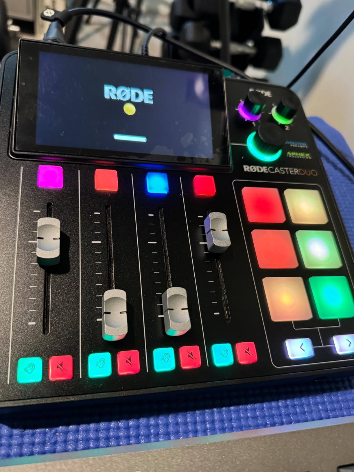 RØDE RØDECaster Duo Compact All-in-One Audio Production Solution for Podcasting, Streaming, Music Production and Content Creation (Black) customer photo 2