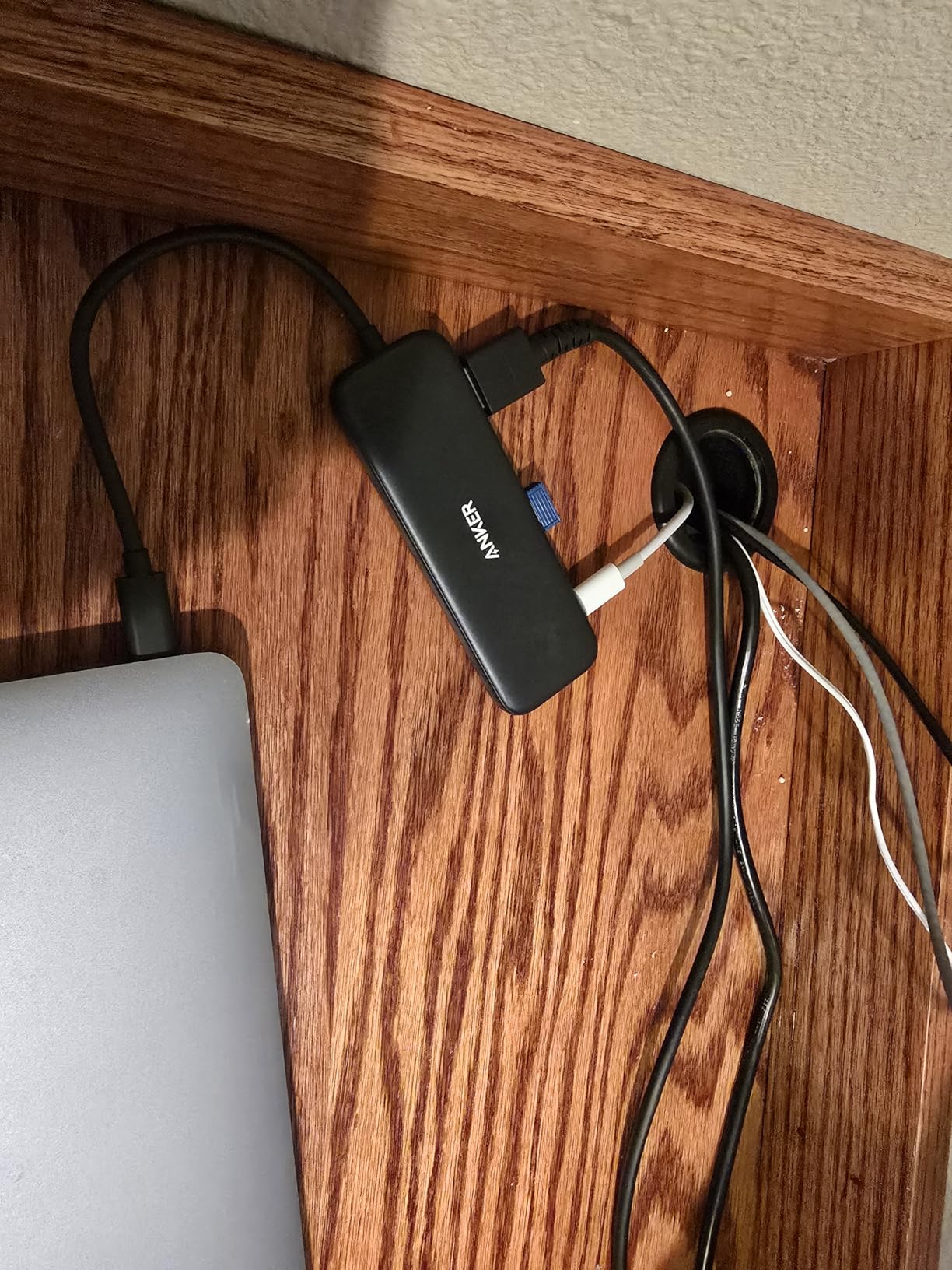 Anker USB C Hub, 5-in-1 USBC to HDMI Splitter with 4K Display, 1 x Powered USB-C 5Gbps & 2x Powered USB-A 3.0 5Gbps Data Ports for MacBook Pro, MacBook Air, Dell and More customer photo 2