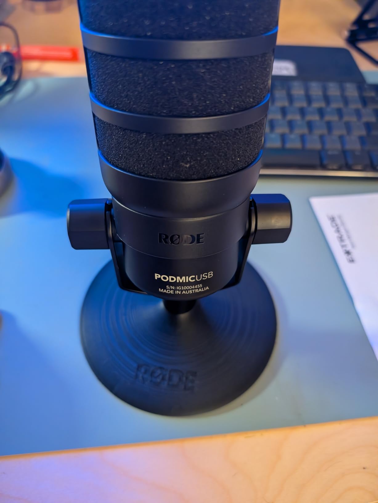 Rode PodMic USB Versatile Dynamic Broadcast Microphone With XLR and USB Connectivity for Podcasting, Streaming, Gaming, Music-Making and Content Creation (Black) customer photo 1