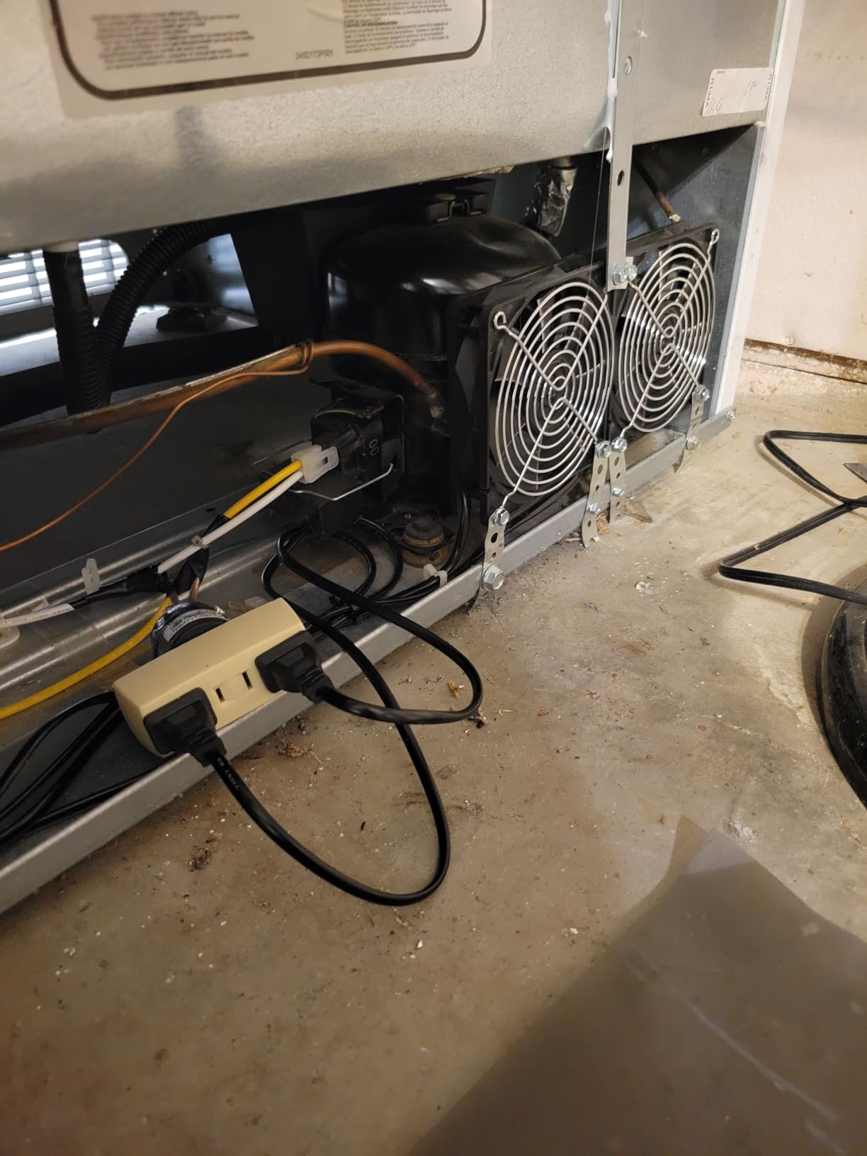 1100 Watt Pure Sine Wave Power Inverter 12V DC to 110V 120V Converter for Family RV Off Grid Solar System Car with Type-C Ports 2 AC Power Outlets Dual USB Ports LCD Display Wireless Remote Control customer photo 2