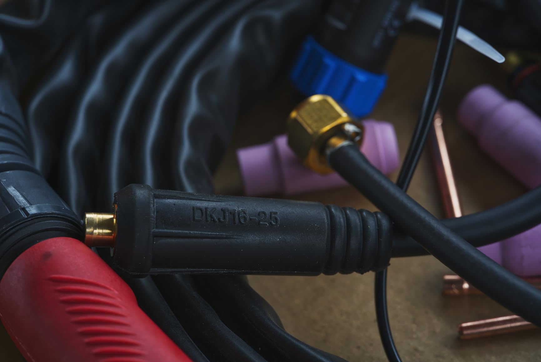 HITBOX 200A AC/DC TIG Welder 6-in-1 with Pulse & Square Wave, HF Start Aluminum TIG, MMA/Stick Welding, 220V IGBT Inverter, Dual Cooling Fan, Digital Display, Foot Pedal Compatible (HBT250P) customer photo 1