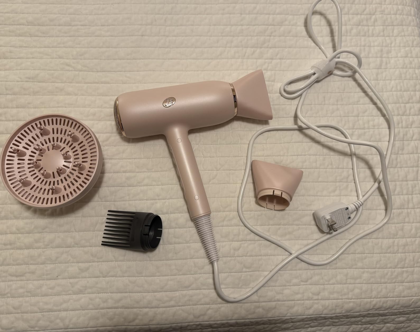 T3 Featherweight StyleMax Professional Ionic Hair Dryer with Custom Heat Automation & 4 Attachments,Fast Drying,Lightweight with 5 Heat & 3 Speed Settings,2 Concentrators,Diffuser & Smoothing Comb customer photo 1